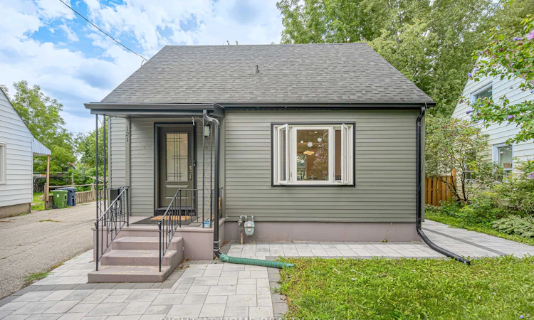 121 Hearst Circle