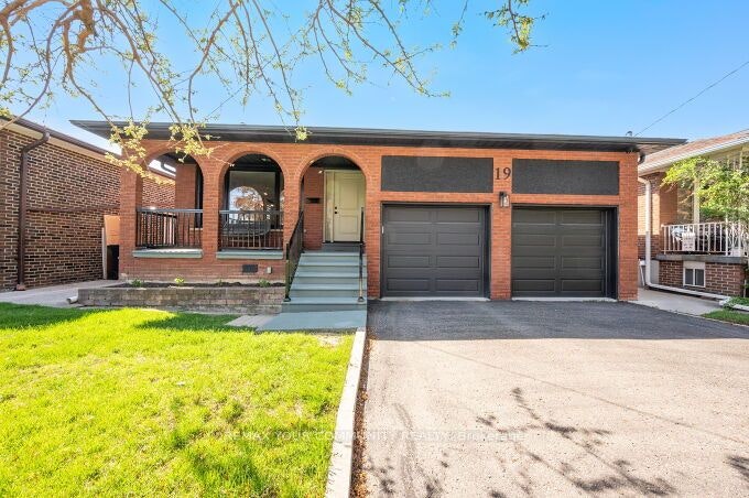 19 Hamer Boulevard, Toronto, ON, M9R 4A8