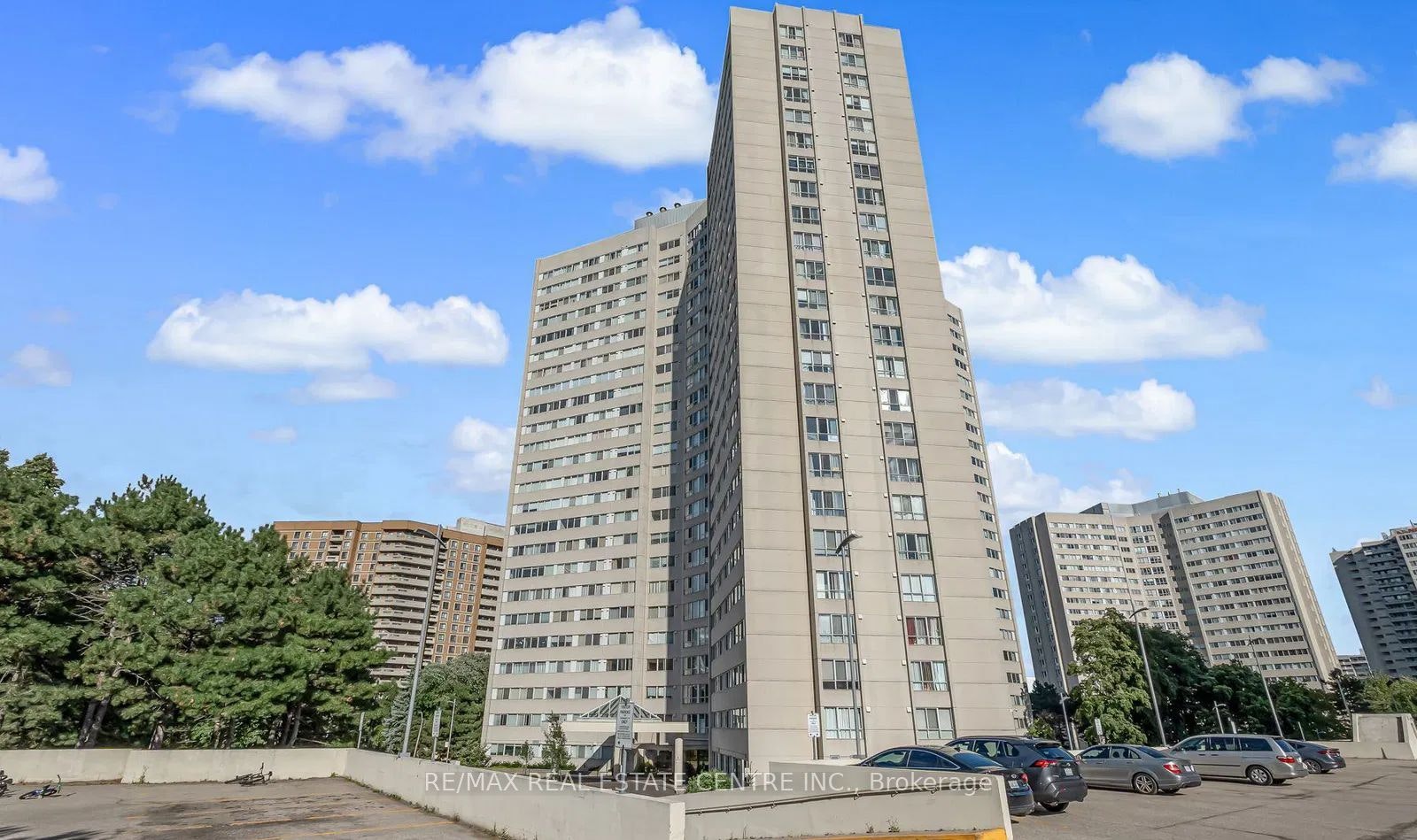 501-3700 Kaneff Crescent, Mississauga, ON, L5A 4B8