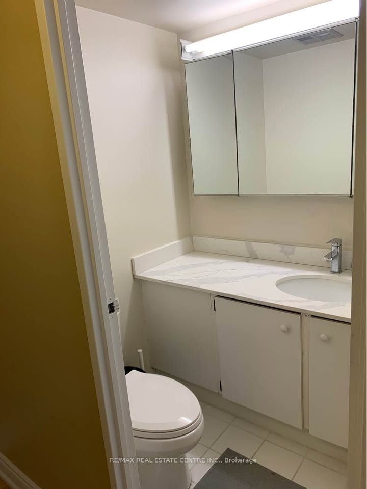 501-3700 Kaneff Crescent, Mississauga, ON, L5A 4B8 - 3