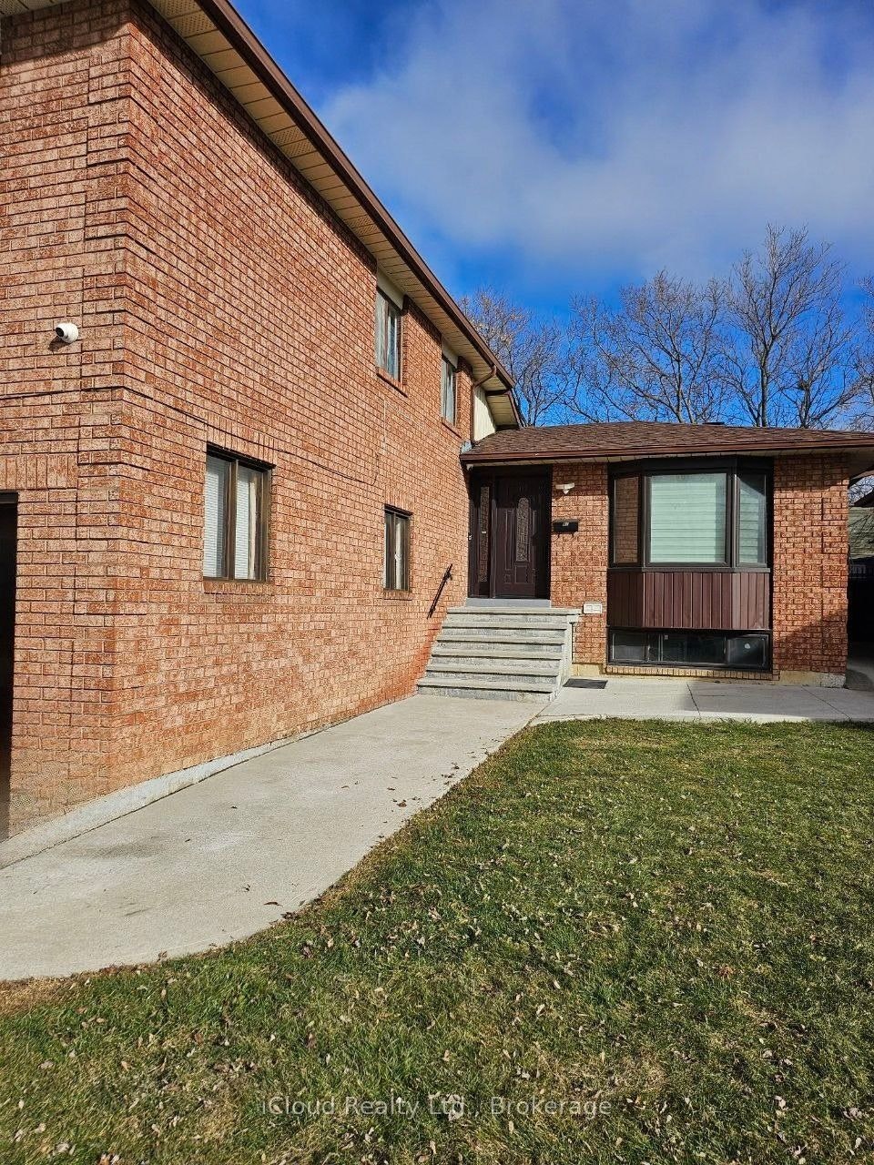 Upper-61 Hull Street, Mississauga, ON, L4T 1C9