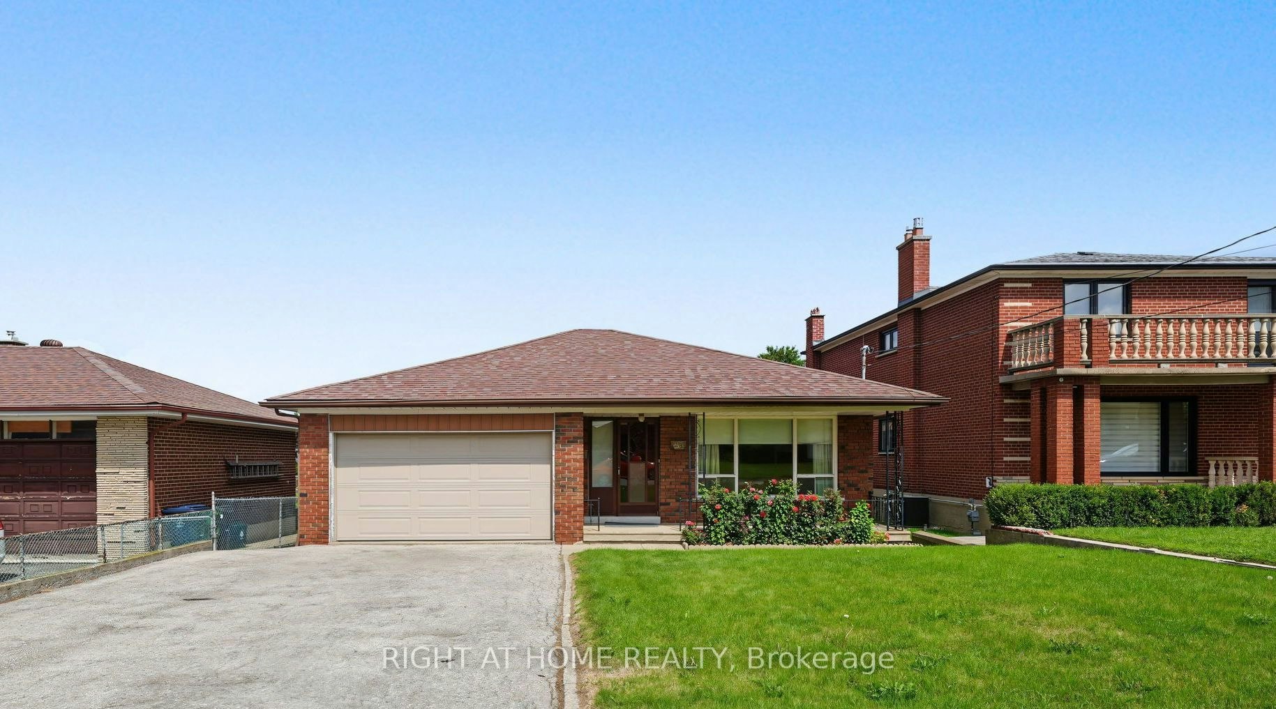84 Raven Road, Toronto, ON, M6L 2A7