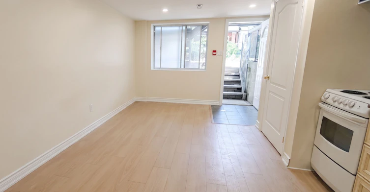 Lower-512 Concord Avenue, Toronto, ON, M6H 2P8 - 3