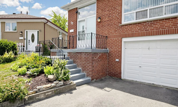 17 Tinton Crescent