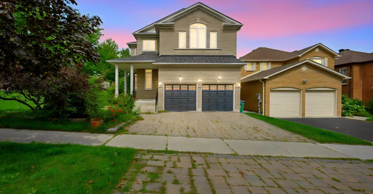 267 Laurentian Avenue, Mississauga, ON, L4Z 2S4