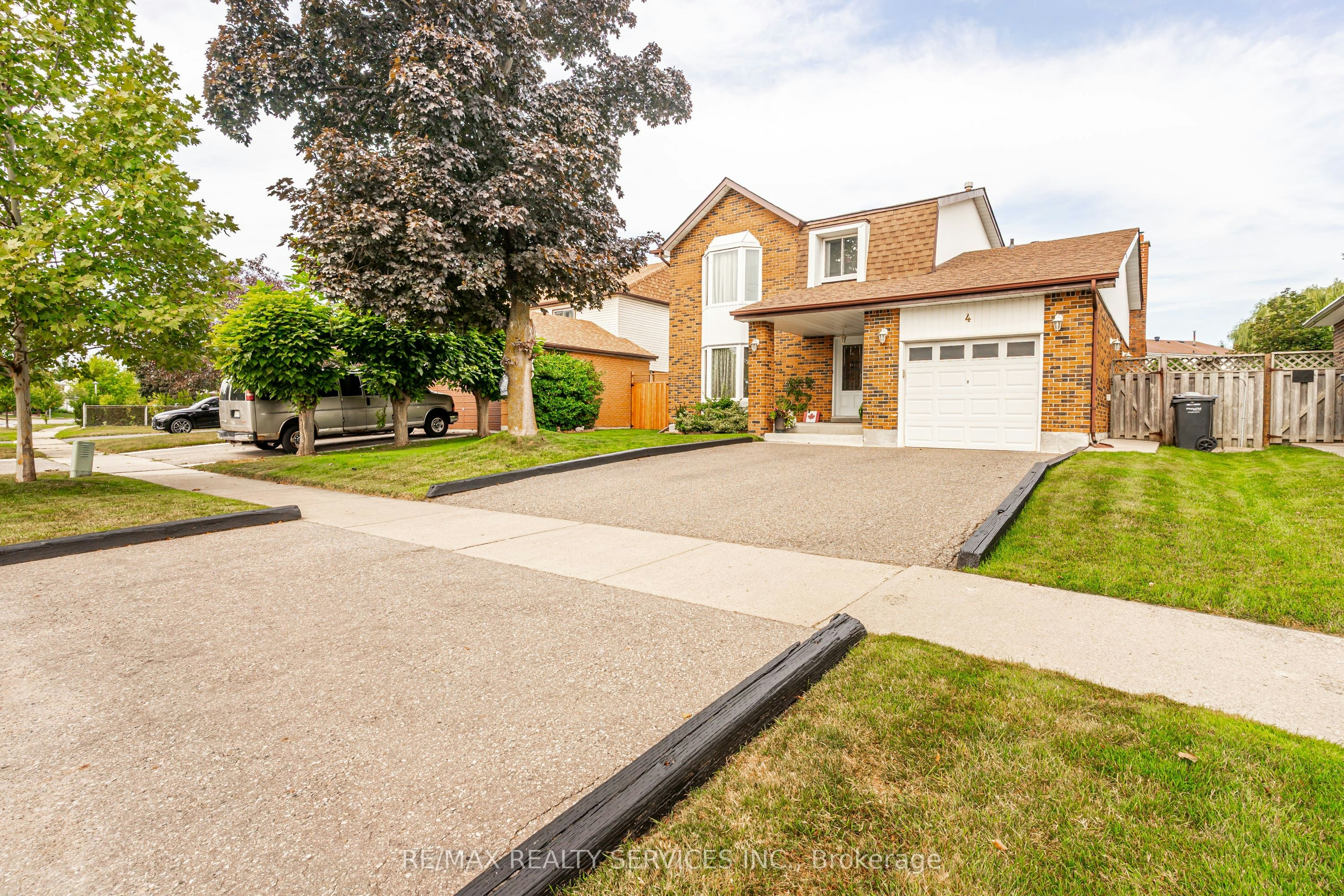 4 Markham Street, Brampton, ON, L6S 2X7