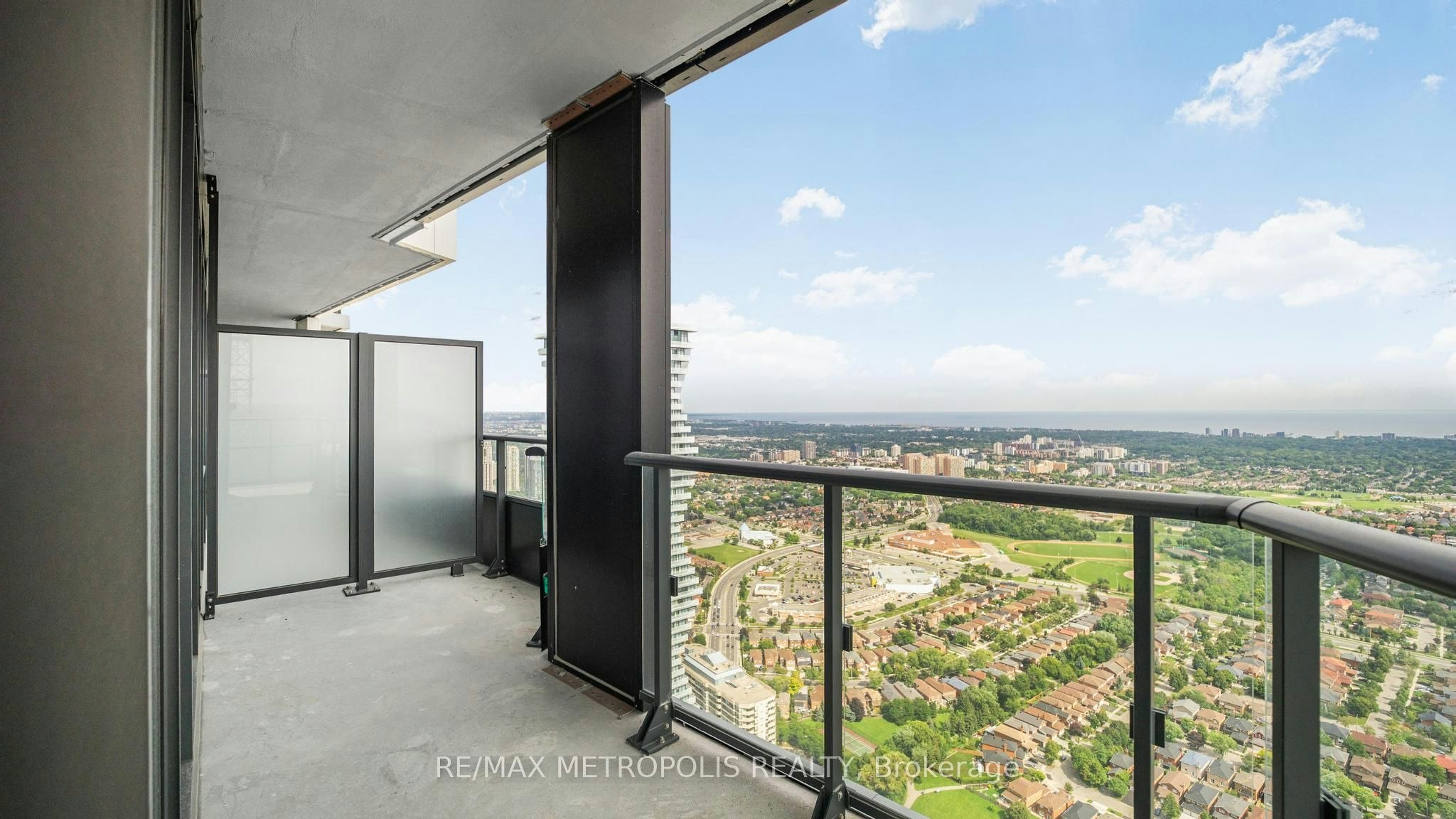 448 Burnhamthorpe Rd W 5611 N/A, Mississauga, ON, L5B 0R4 - 9