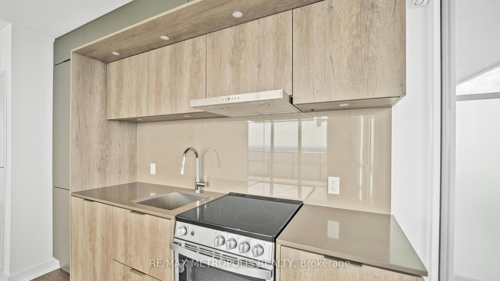 448 Burnhamthorpe Rd W 5611 N/A, Mississauga, ON, L5B 0R4 - 5