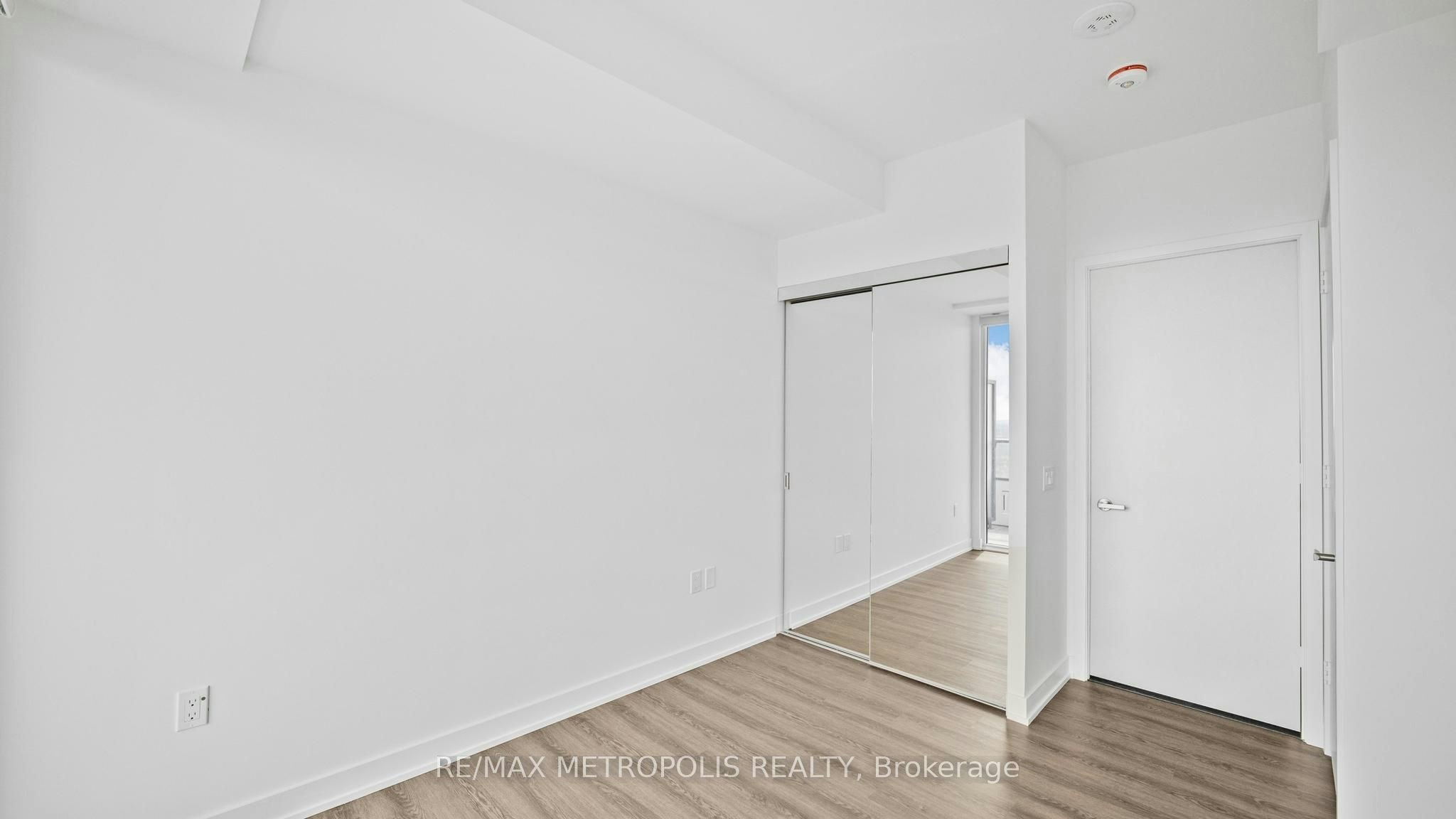 448 Burnhamthorpe Rd W 5611 N/A, Mississauga, ON, L5B 0R4 - 14