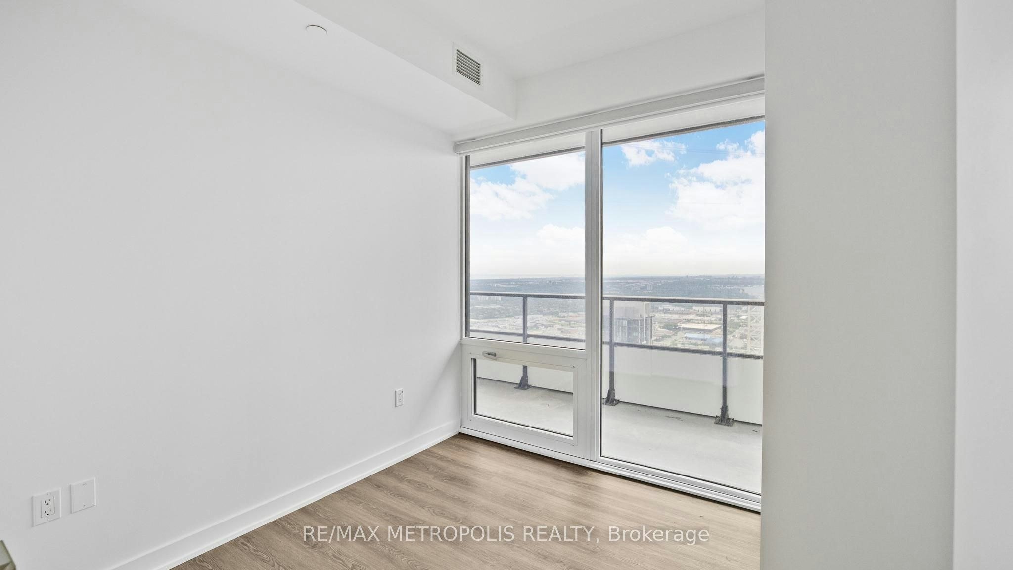 448 Burnhamthorpe Rd W 5611 N/A, Mississauga, ON, L5B 0R4 - 17