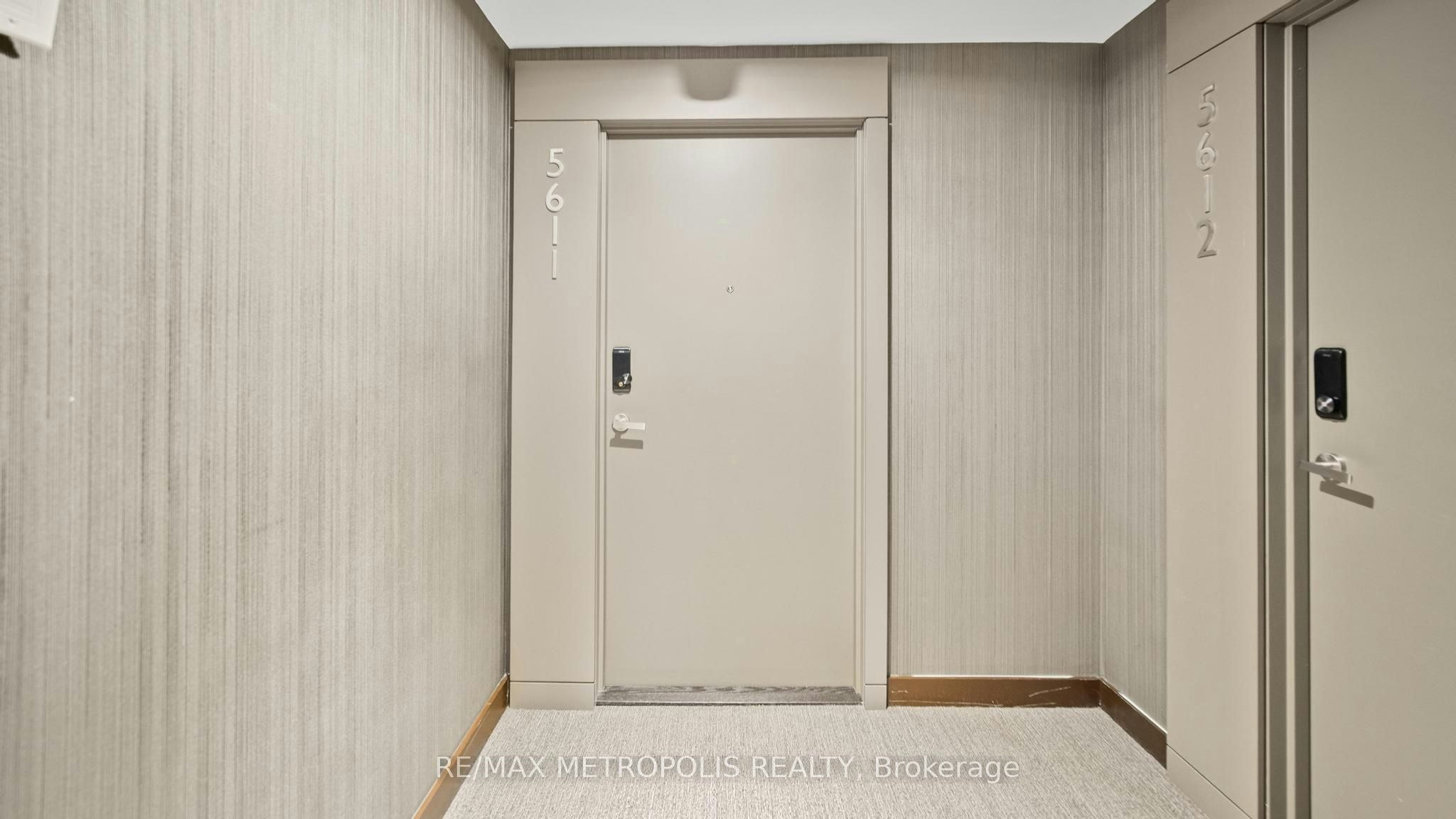 448 Burnhamthorpe Rd W 5611 N/A, Mississauga, ON, L5B 0R4 - 4