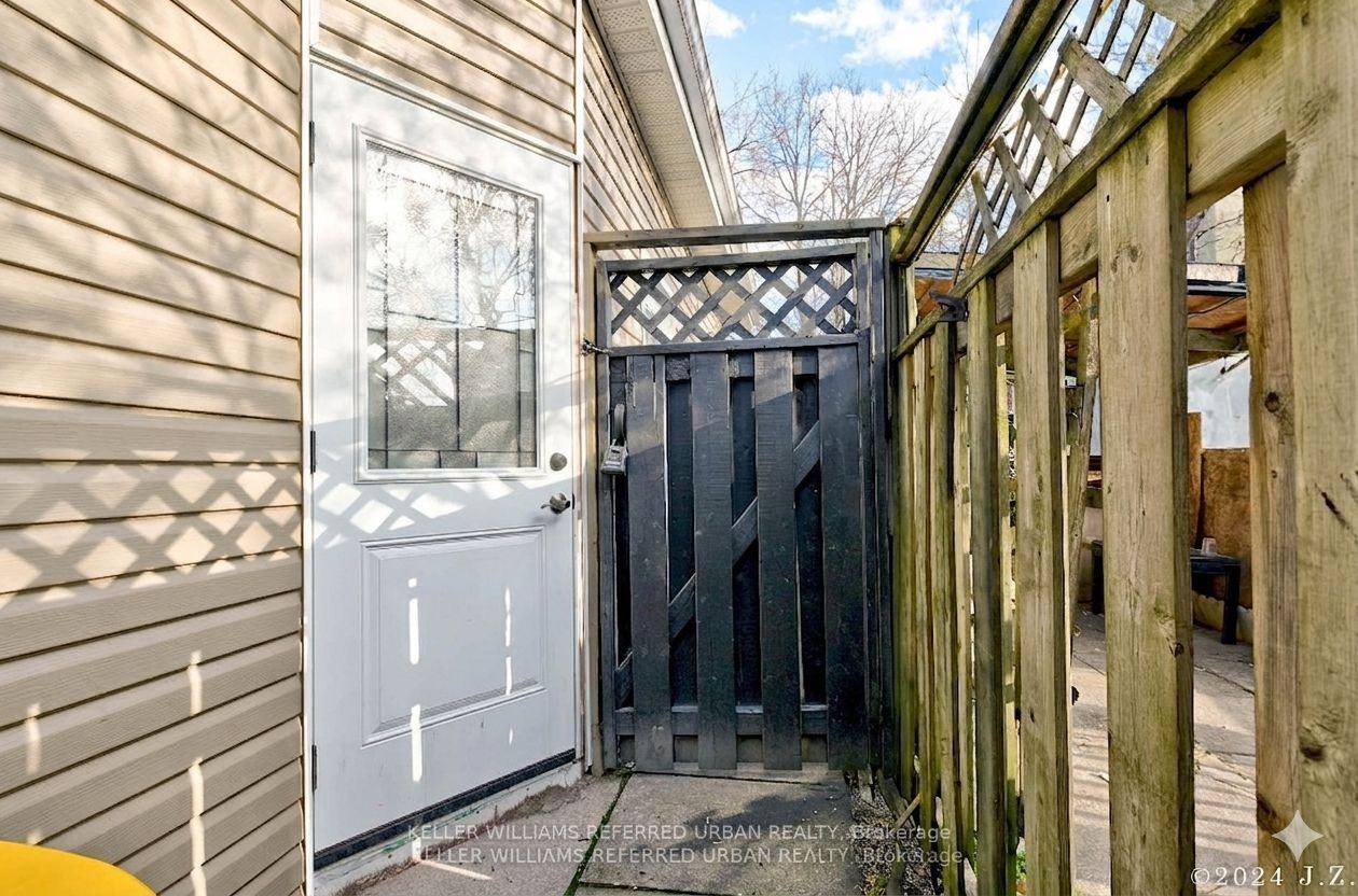Unit A-2039 Davenport Road, Toronto, ON, M6N 1C5 - 2