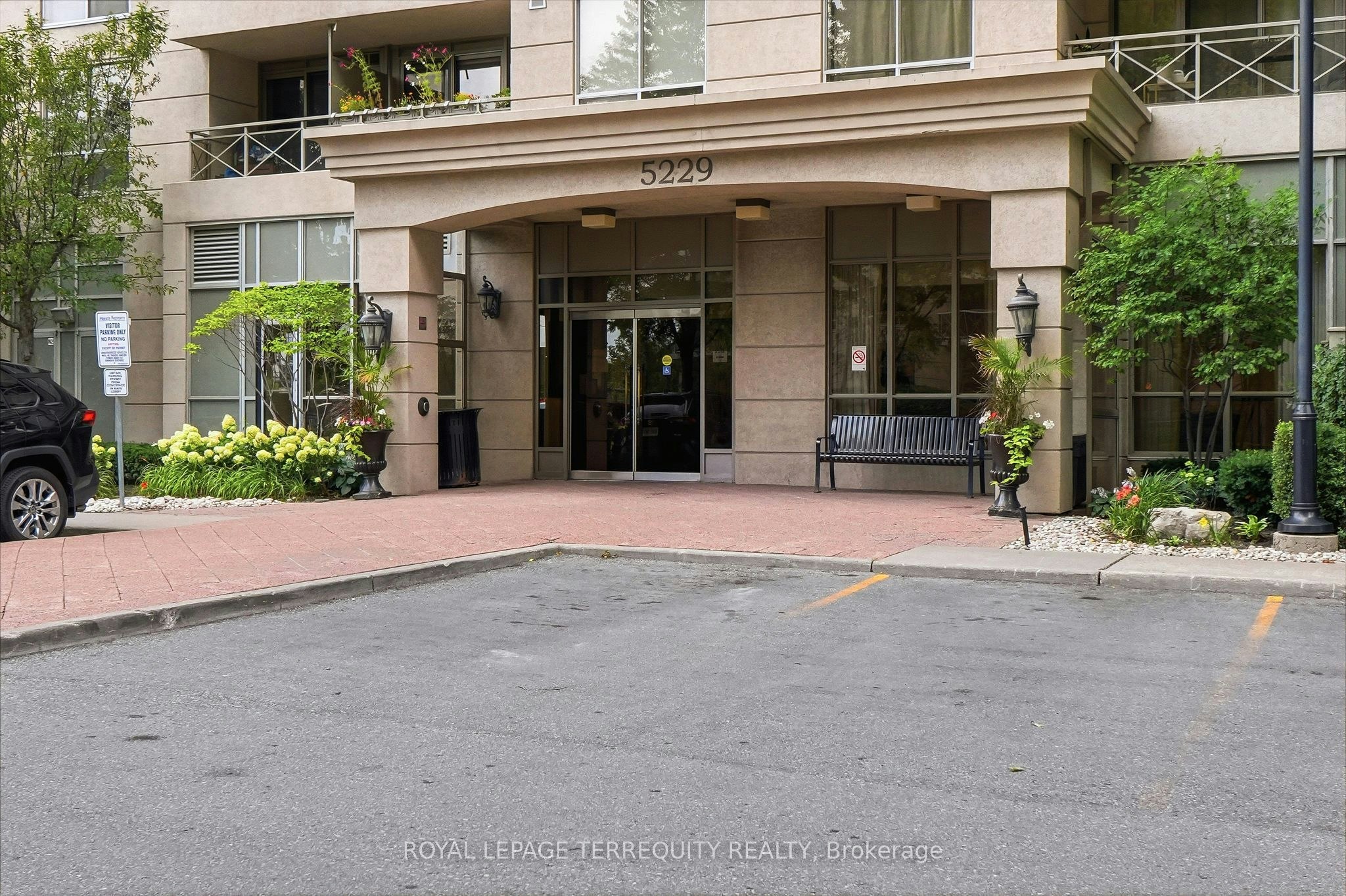 405-5229 Dundas Street W, Toronto, ON, M9B 6L9 - 2