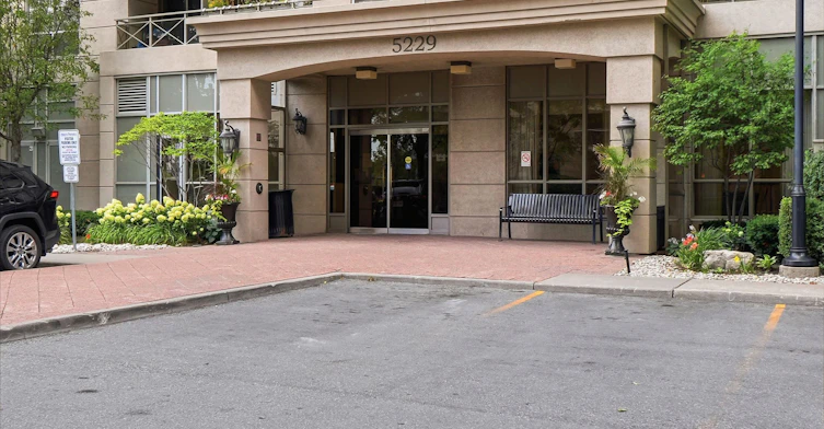 405-5229 Dundas Street W, Toronto, ON, M9B 6L9 - 2