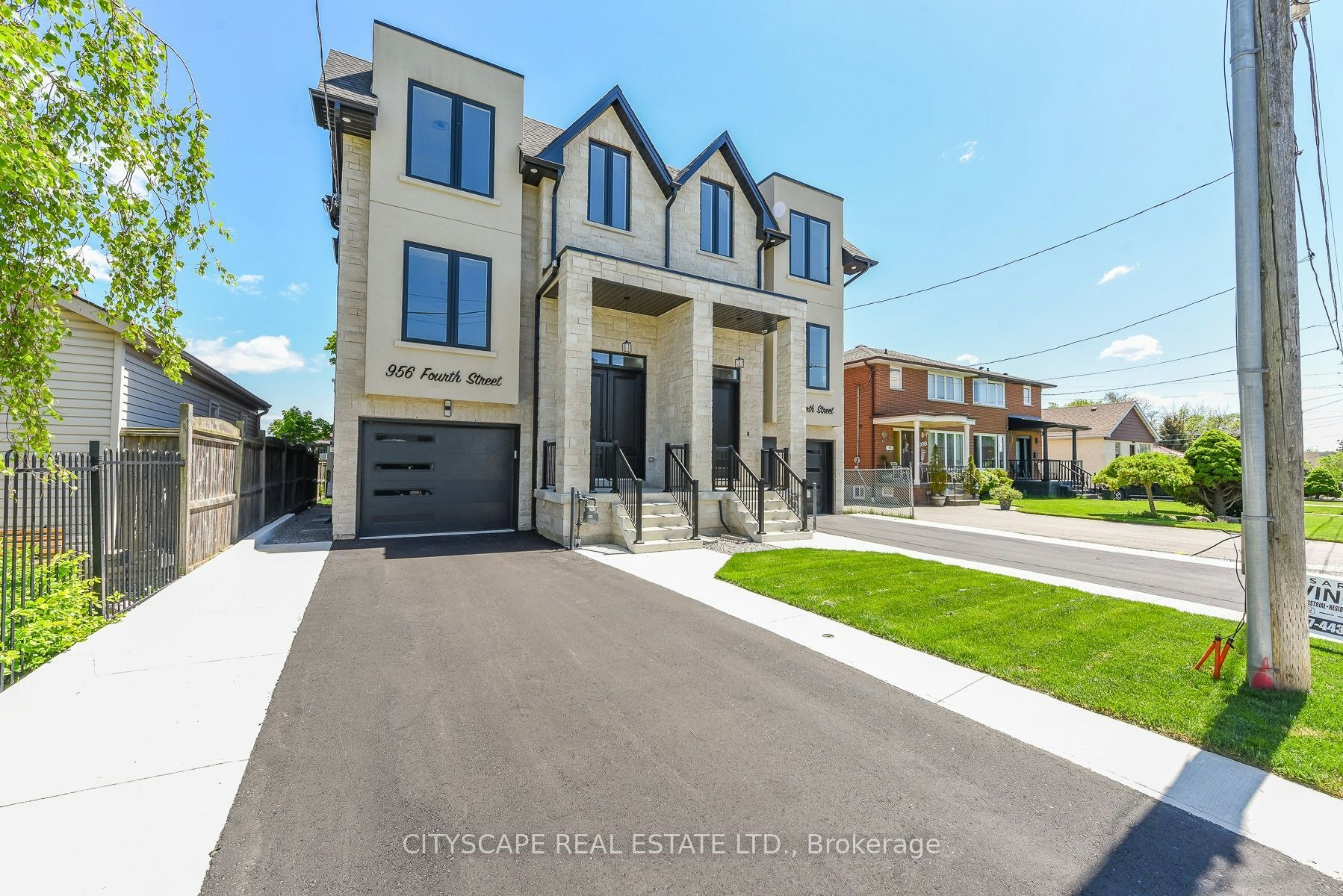 954 Fourth Street, Mississauga, ON, L5E 1J9