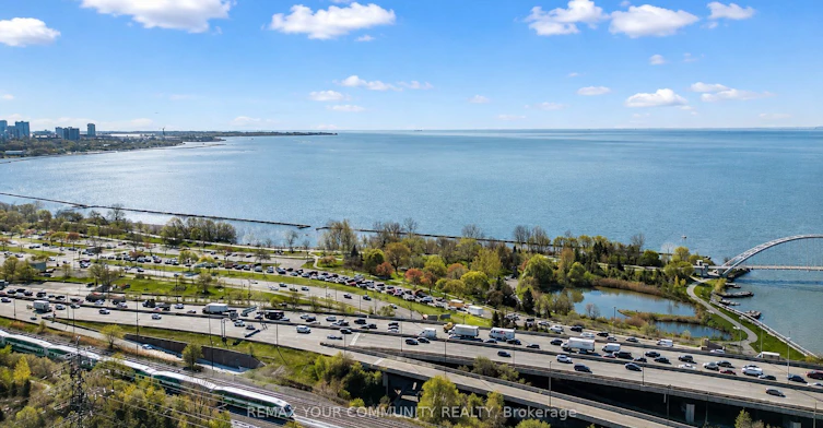 39 South Kingsway N/A, Toronto, ON, M6S 3T2 - 14
