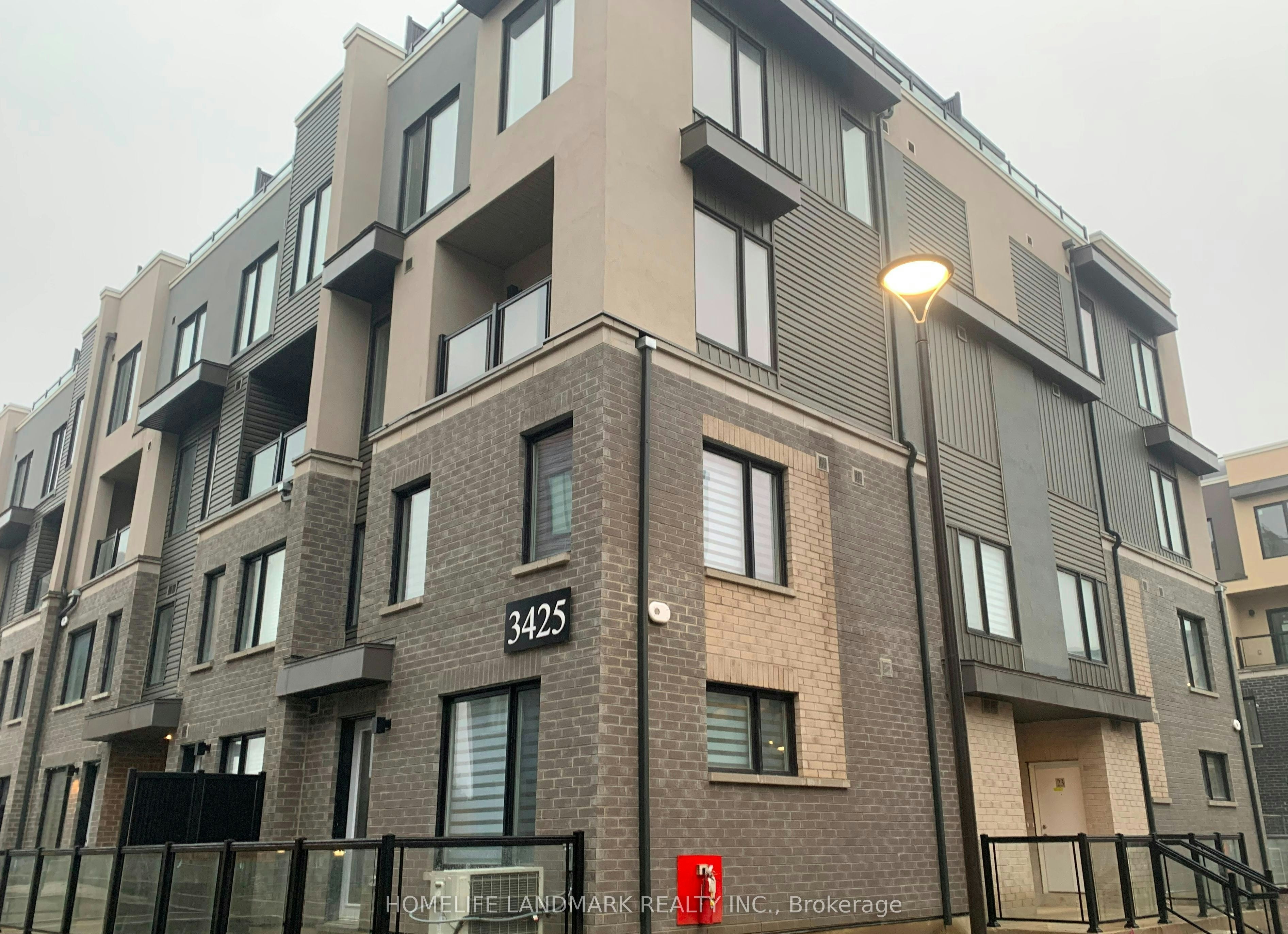 1-3425 Ridgeway Drive, Mississauga, ON, L5L 0B9