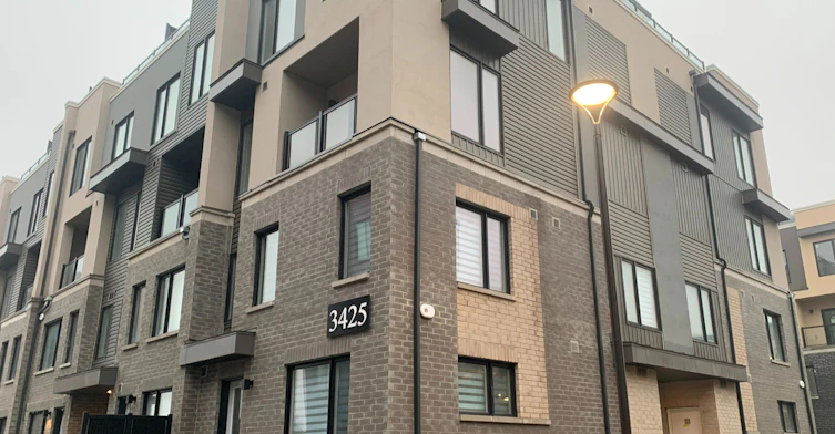 1-3425 Ridgeway Drive, Mississauga, ON, L5L 0B9