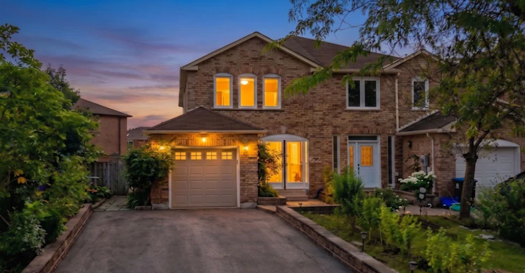 352 Assiniboine Trail, Mississauga, ON, L5R 2Y3