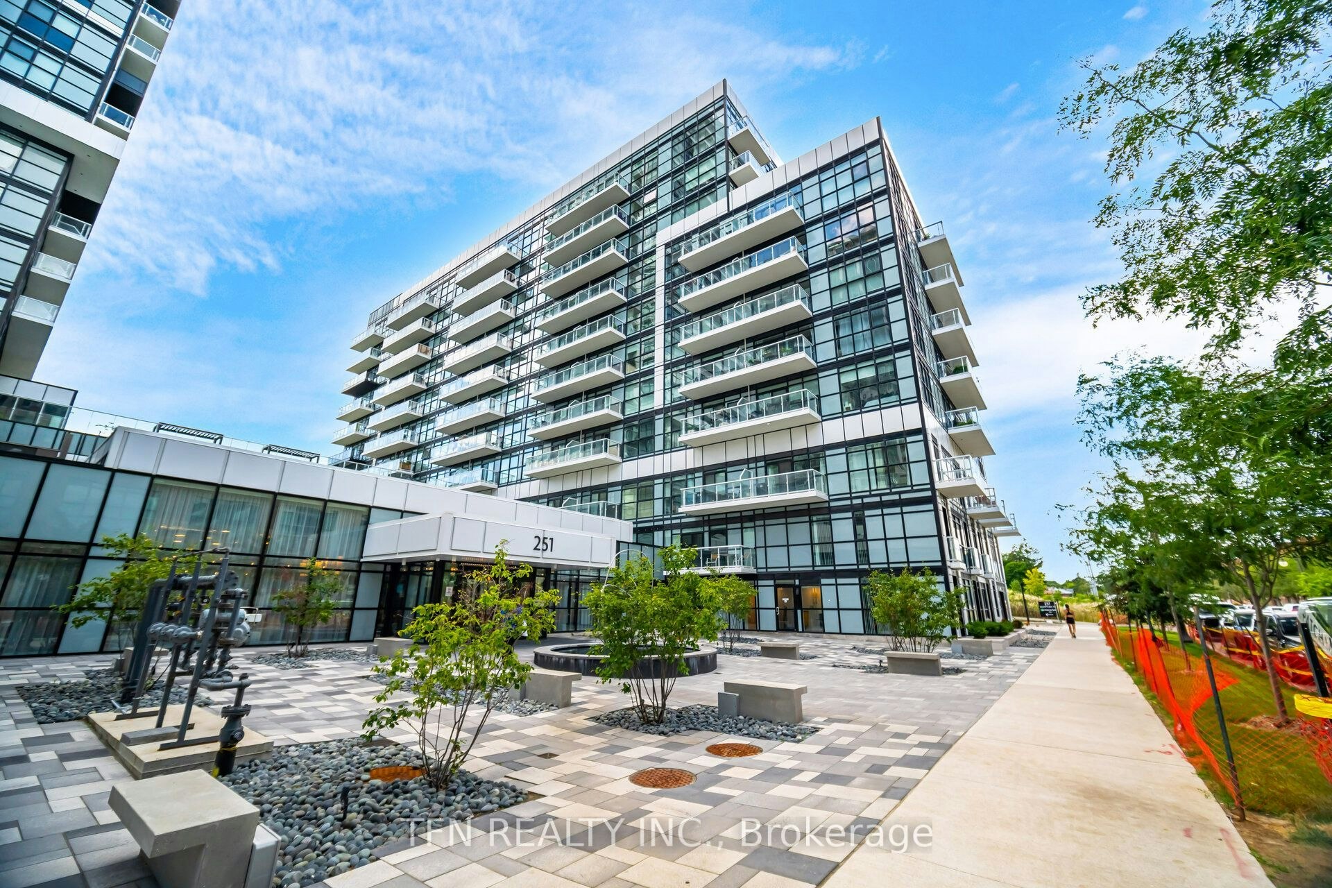 251 Manitoba St Street, Toronto, ON, M8Y 0C7