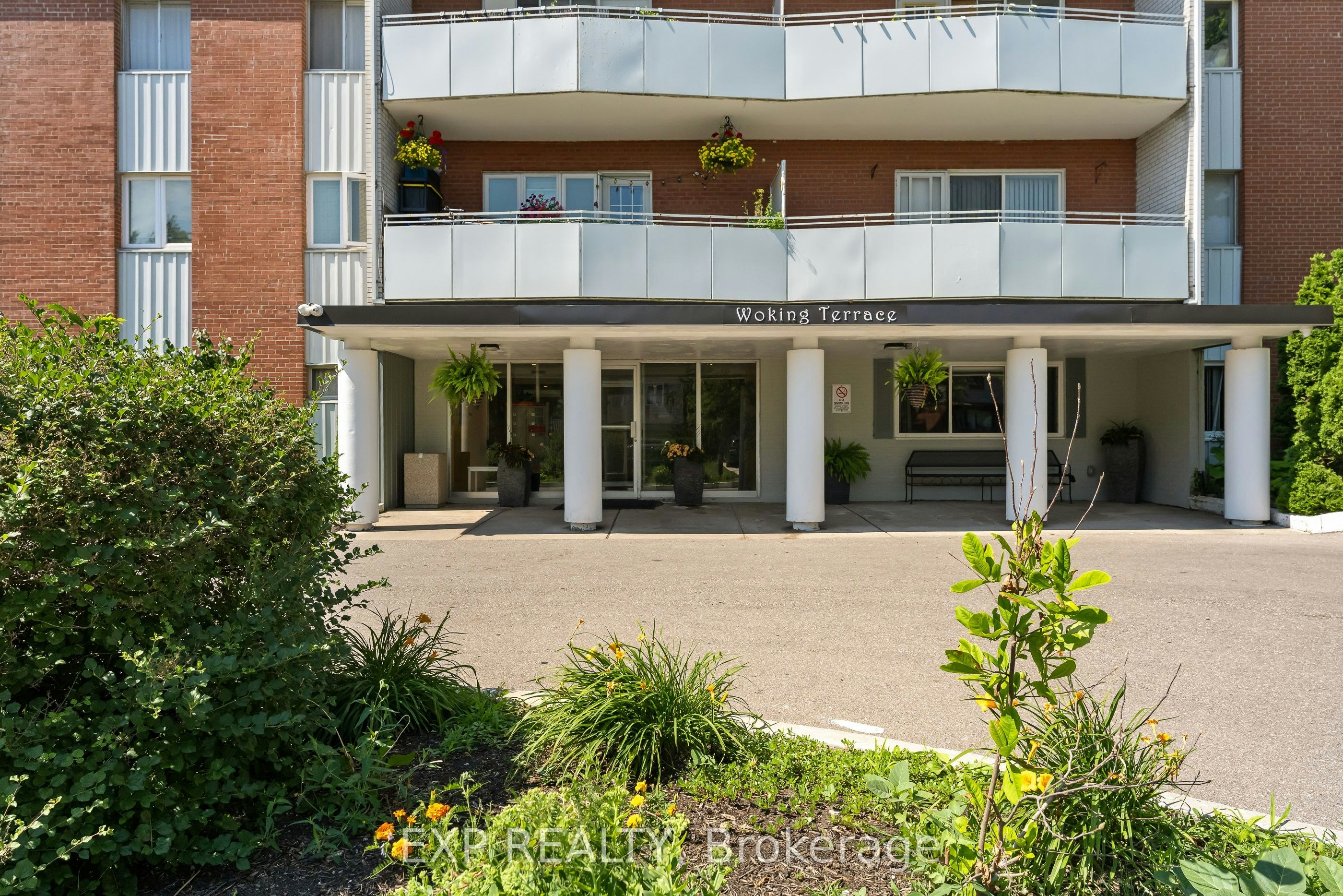 403-2485 Woking Crescent, Mississauga, ON, L5K 1Z6 - 2