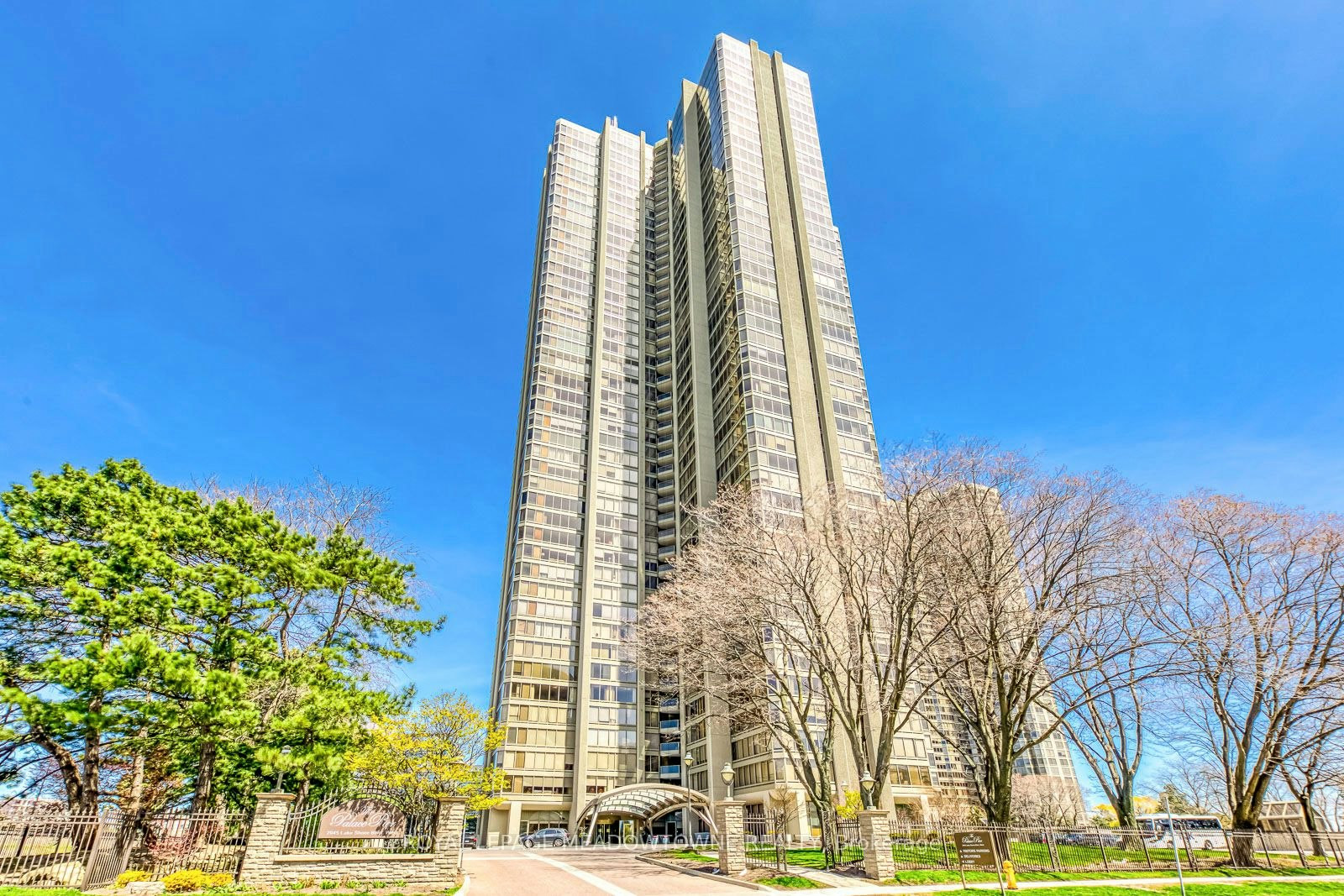 2011-2045 Lakeshore Boulevard W, Toronto, ON, M8V 2Z6