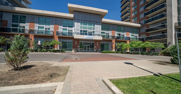 1602-215 Queen Street E, Brampton, ON, L6W 0A9
