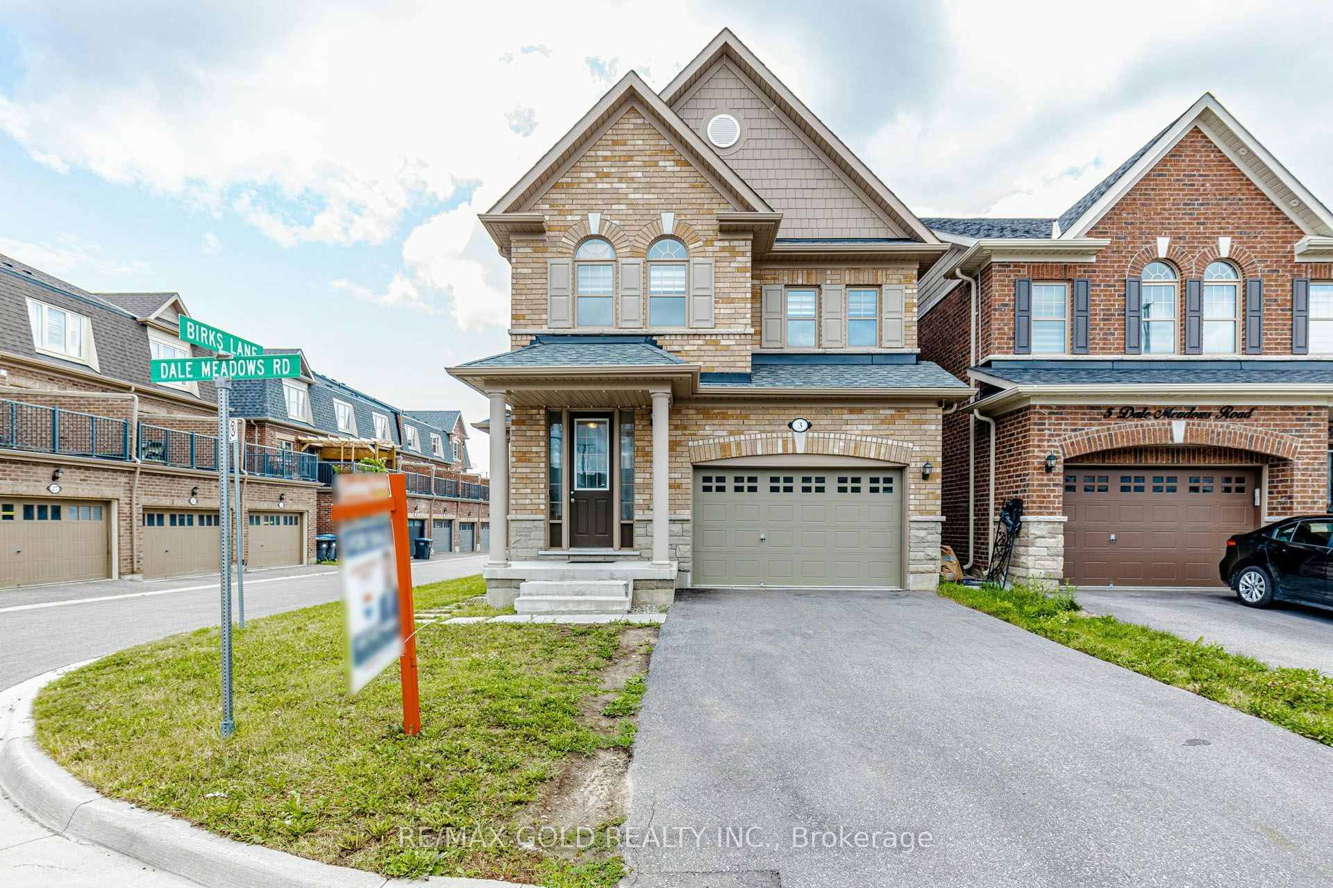 3 Dale Meadows Road, Brampton, ON, L7A 4Z9