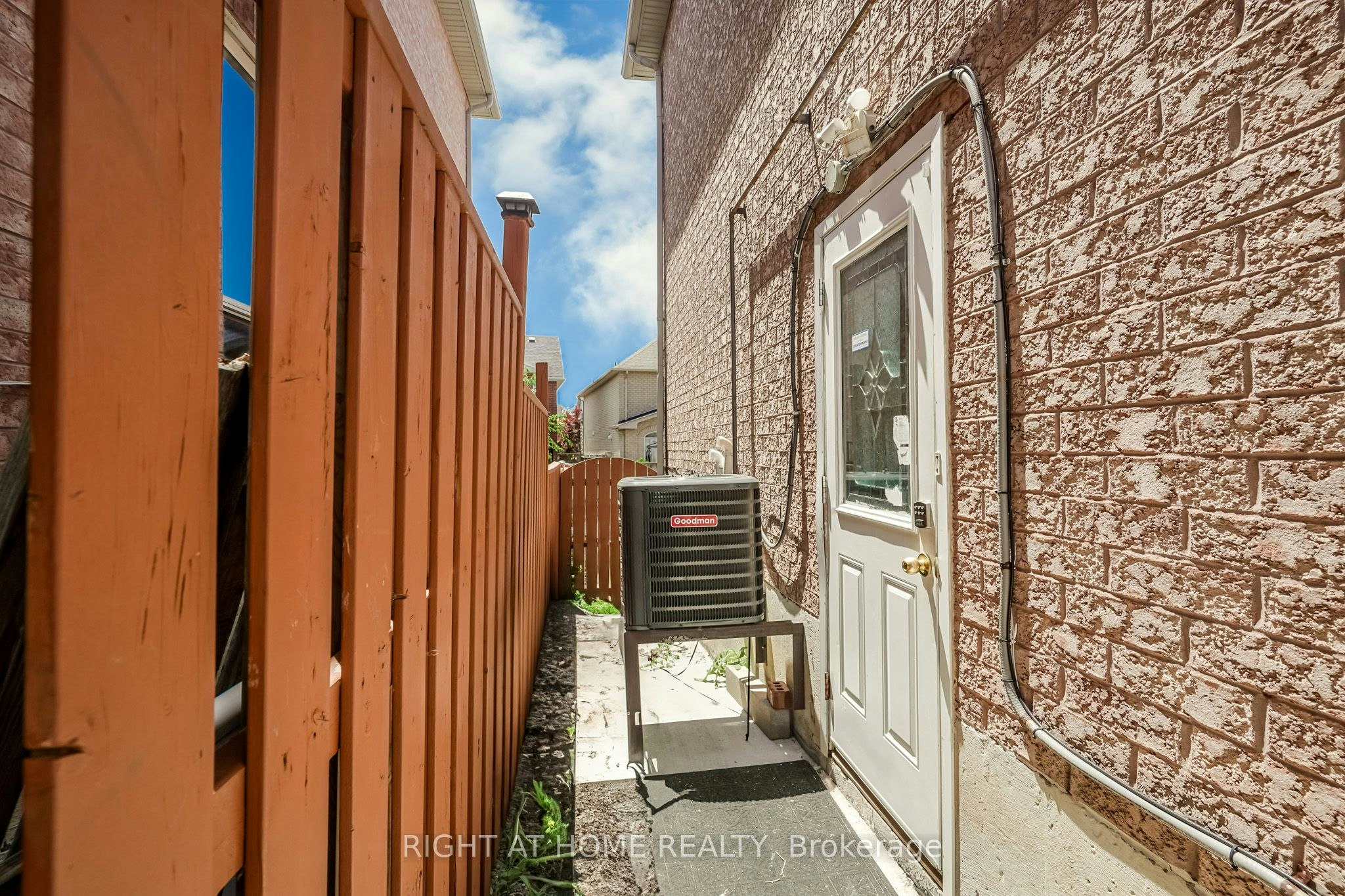 Bsmt-3470 Crimson King Circle, Mississauga, ON, L5N 8M9 - 2