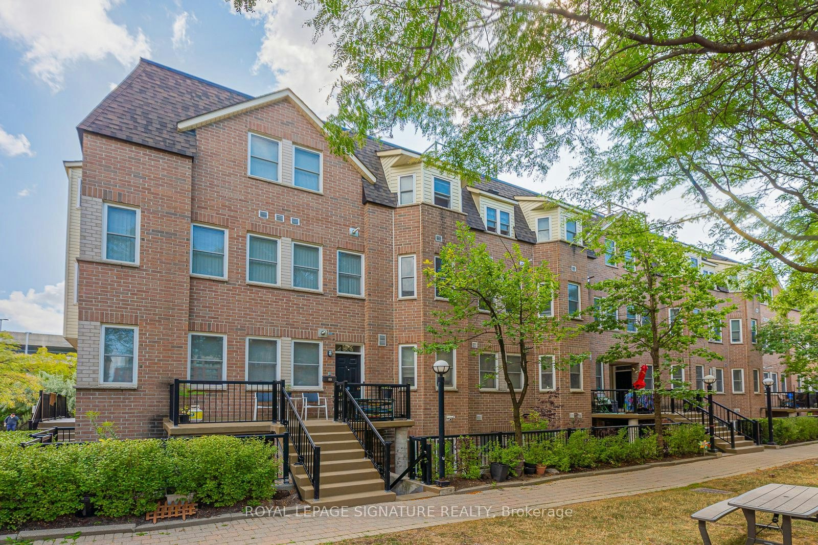 216-760 Lawrence Avenue W, Toronto, ON, M6A 3E7