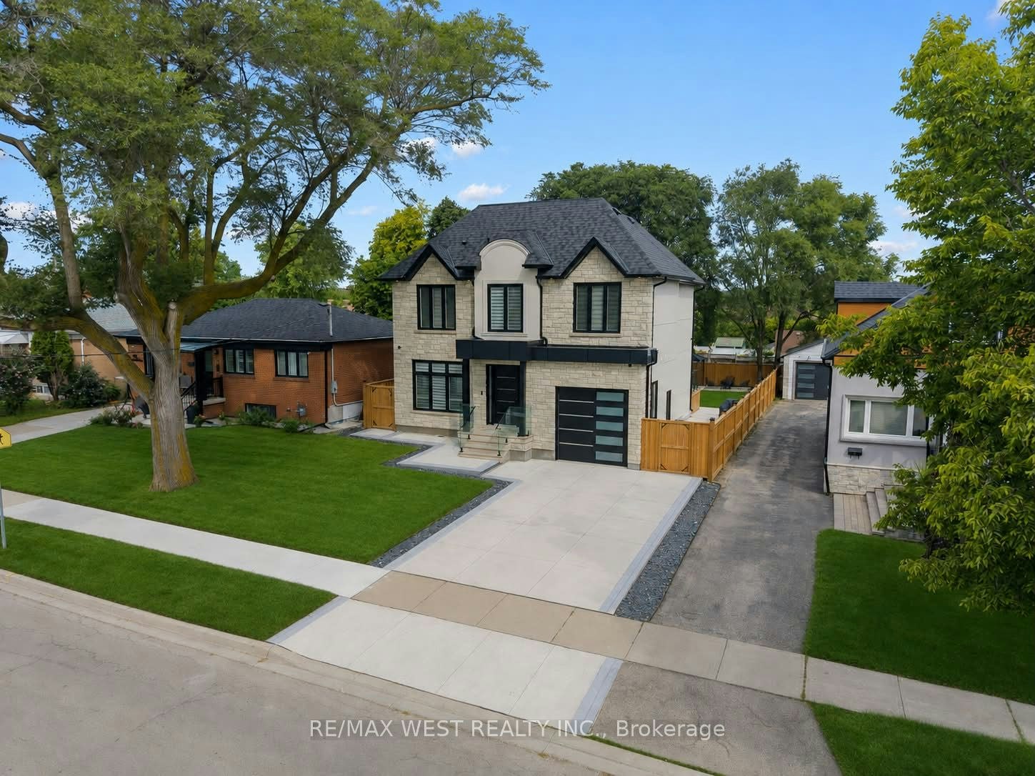 46 Golfdown Drive, Toronto, ON, M9W 2H7
