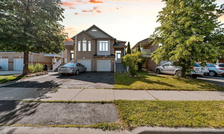 101 River Rock Crescent