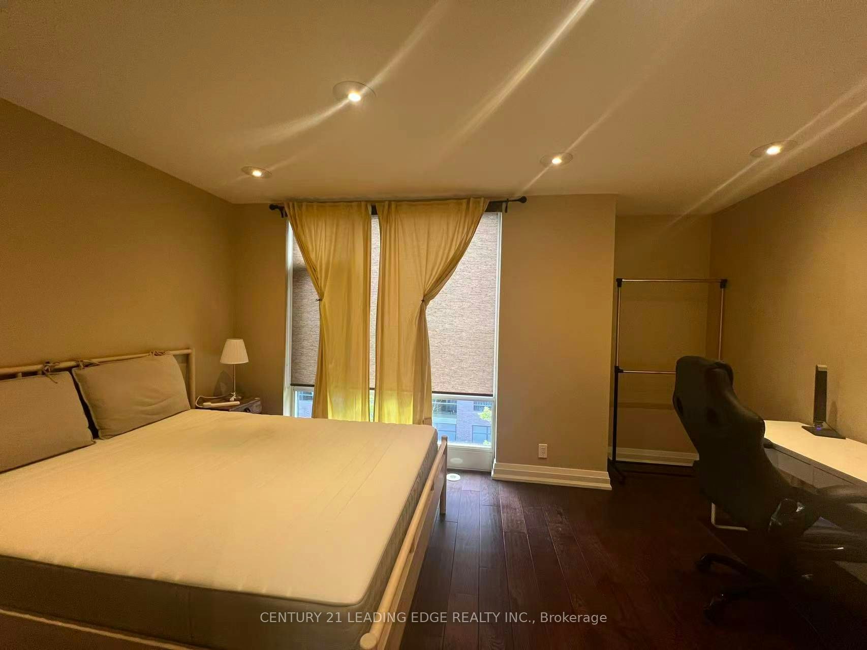 Th4-15 Valhalla Inn Road, Toronto, ON, M9B 0B3 - 8