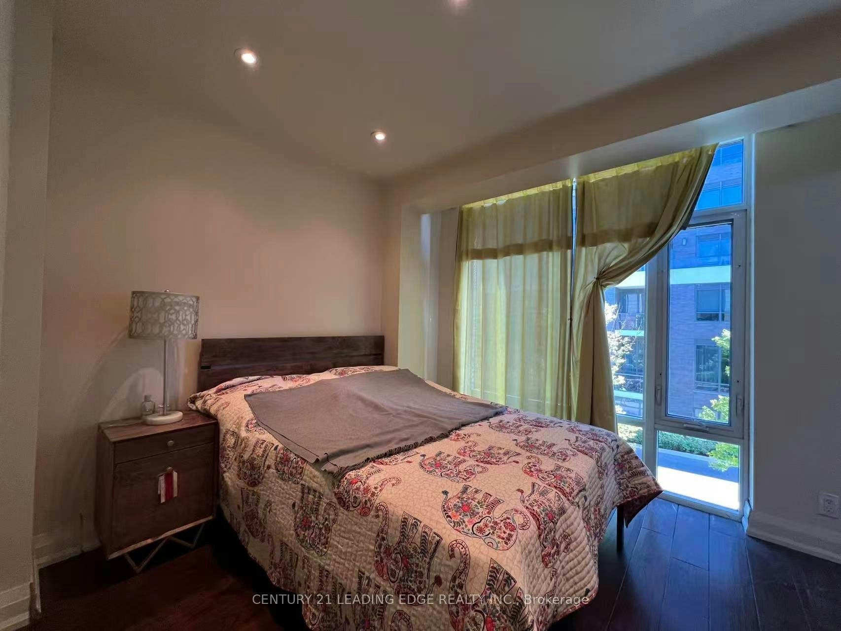 Th4-15 Valhalla Inn Road, Toronto, ON, M9B 0B3 - 11