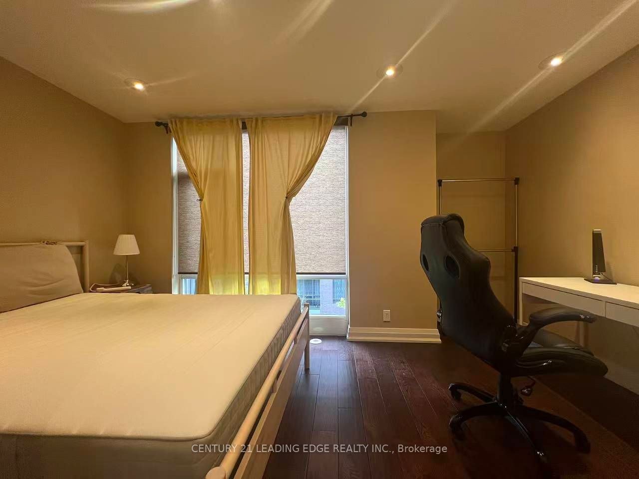 Th4-15 Valhalla Inn Road, Toronto, ON, M9B 0B3 - 10