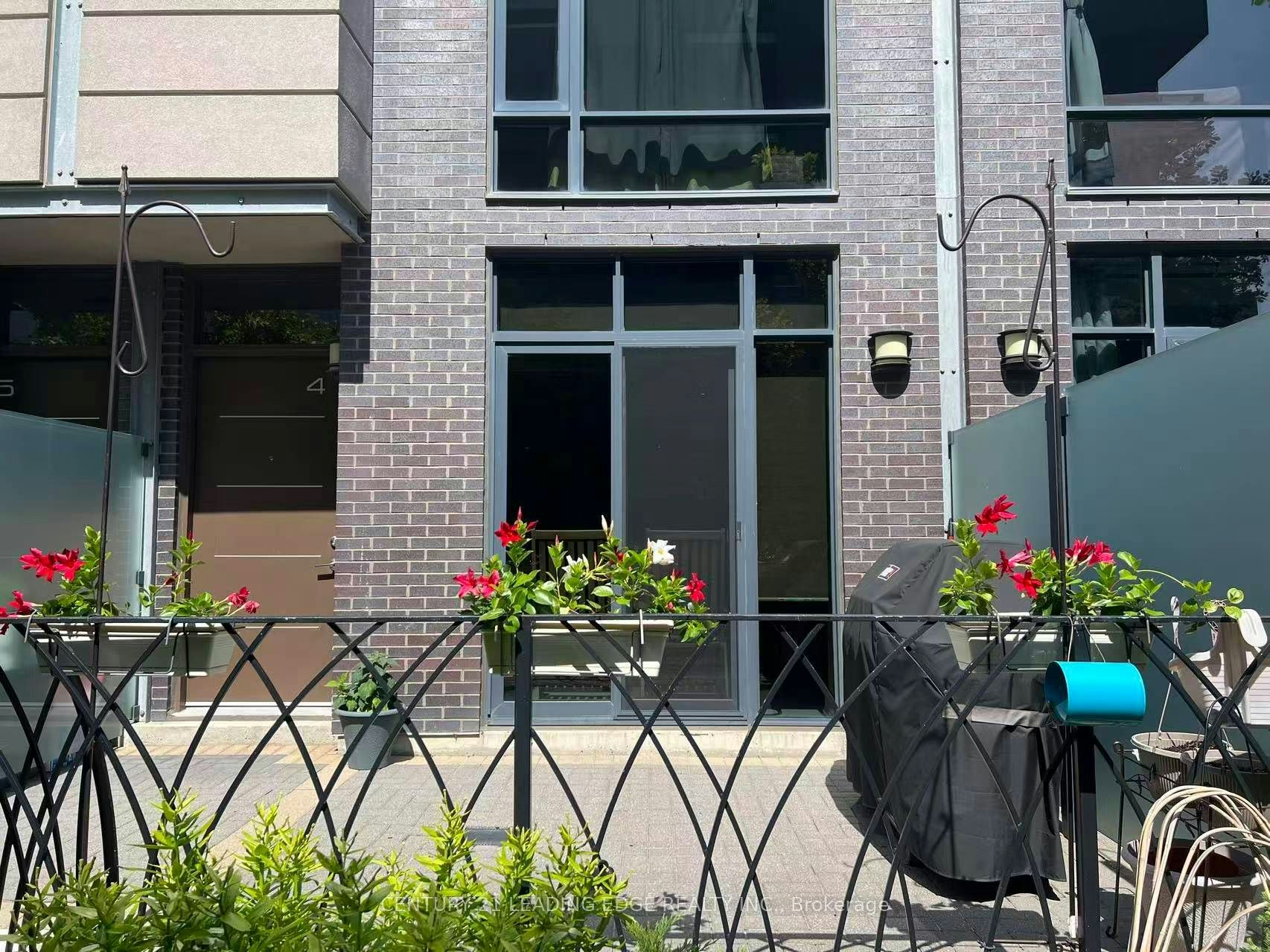 Th4-15 Valhalla Inn Road, Toronto, ON, M9B 0B3 - 2