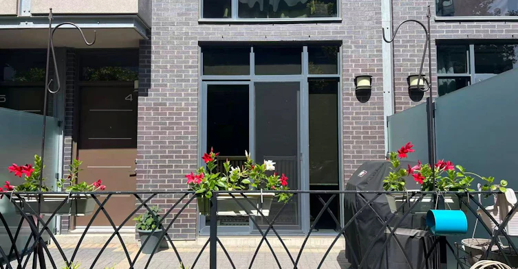 Th4-15 Valhalla Inn Road, Toronto, ON, M9B 0B3 - 2