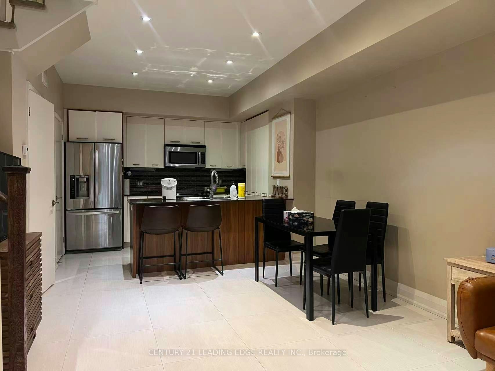 Th4-15 Valhalla Inn Road, Toronto, ON, M9B 0B3 - 3