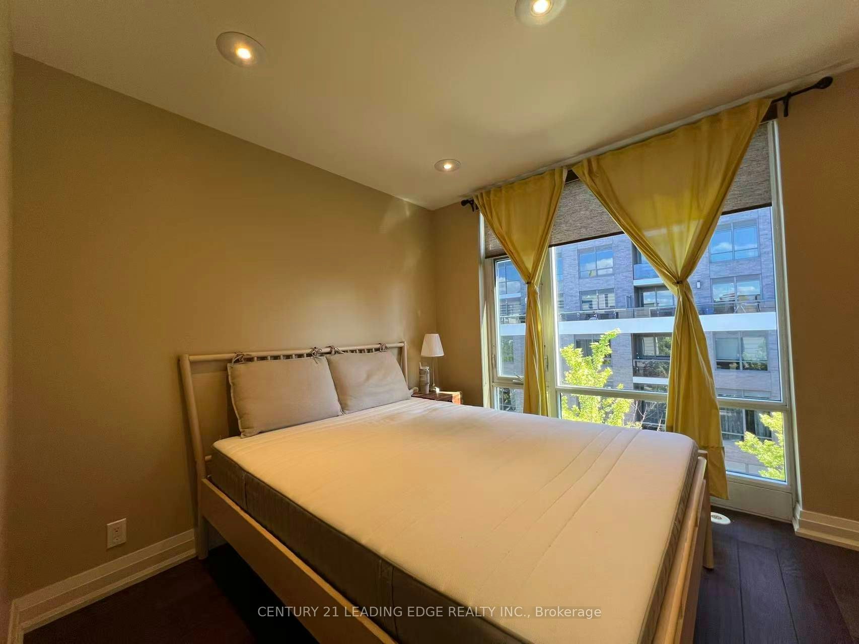 Th4-15 Valhalla Inn Road, Toronto, ON, M9B 0B3 - 9