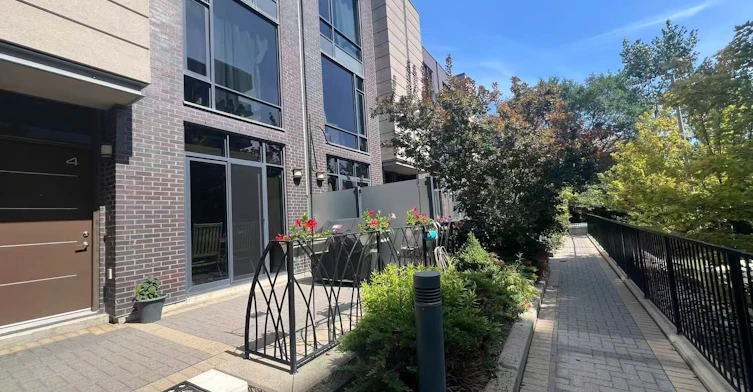 Th4-15 Valhalla Inn Road, Toronto, ON, M9B 0B3 - 6
