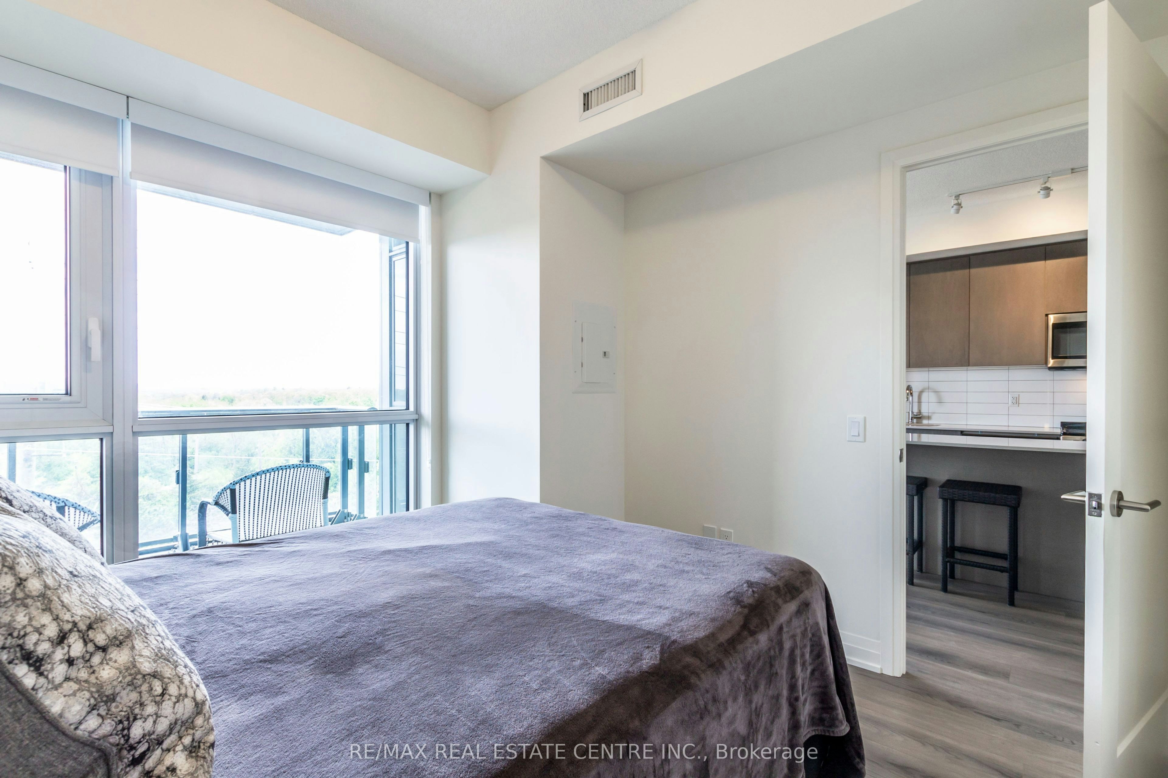 401-509 Dundas Street W, Oakville, ON, L6M 5P4 - 9