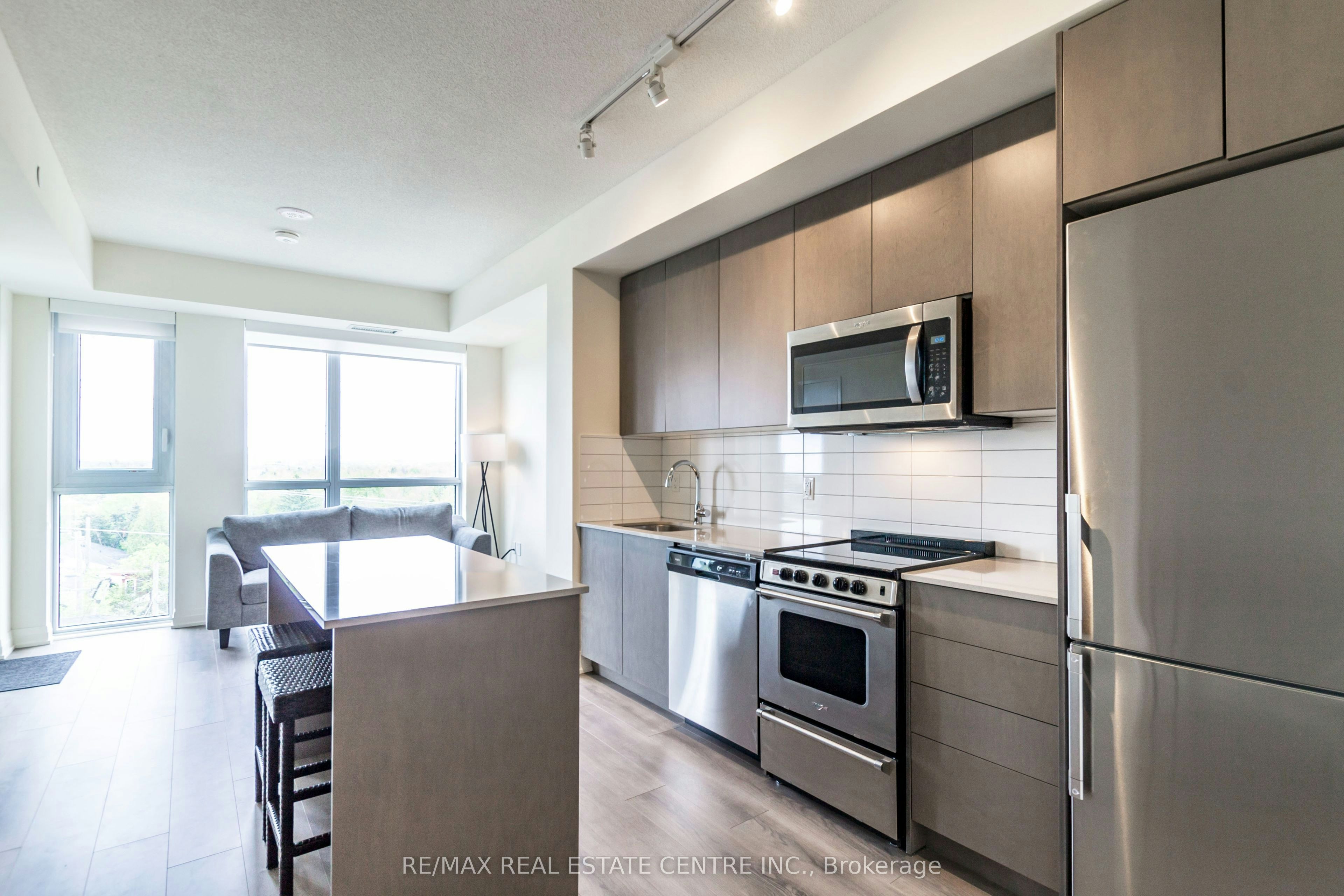 401-509 Dundas Street W, Oakville, ON, L6M 5P4 - 7
