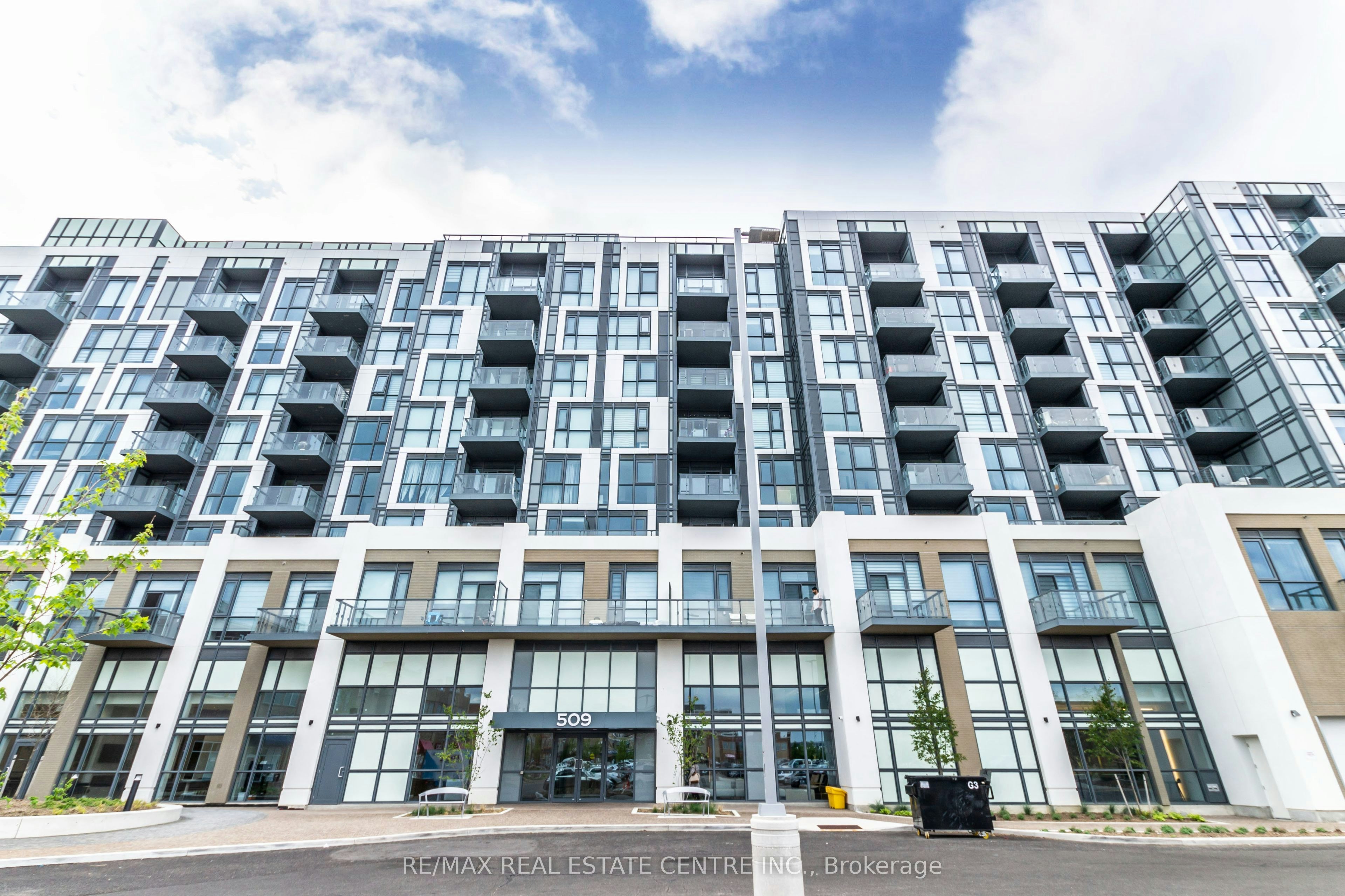 401-509 Dundas Street W, Oakville, ON, L6M 5P4