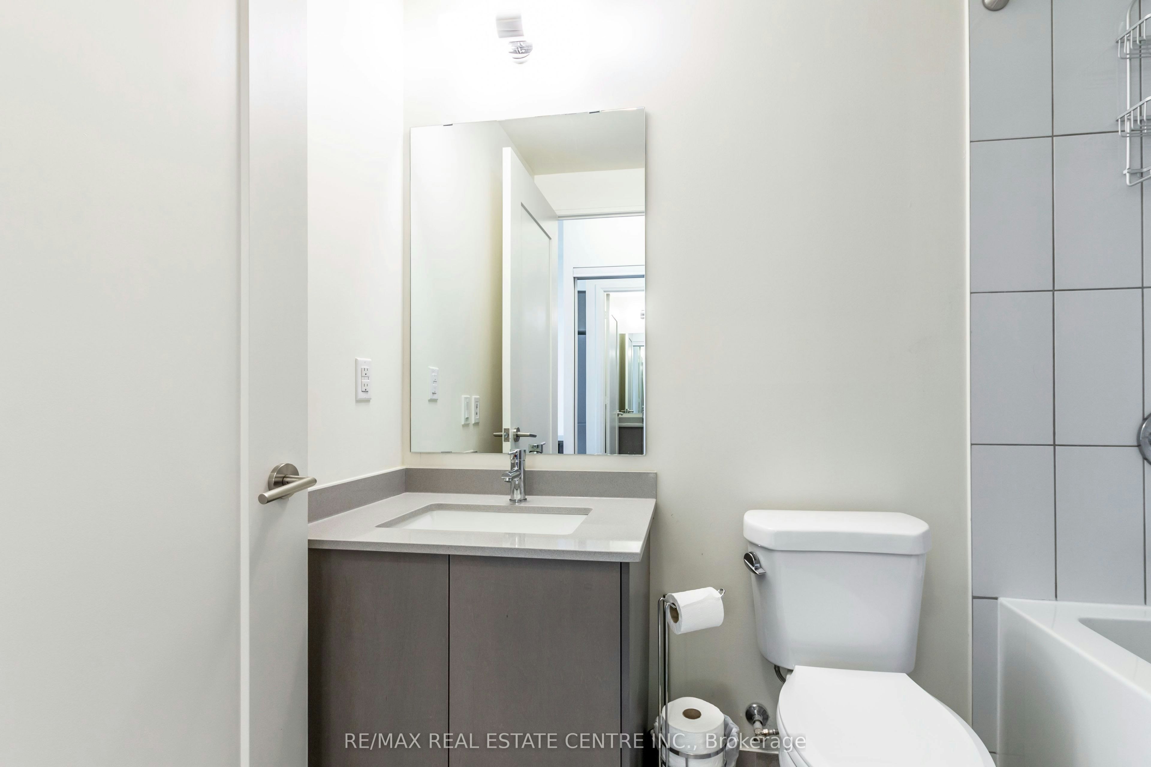 401-509 Dundas Street W, Oakville, ON, L6M 5P4 - 10