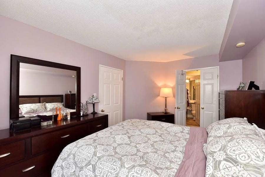 814-101 Subway Crescent, Toronto, ON, M9B 6K4 - 4