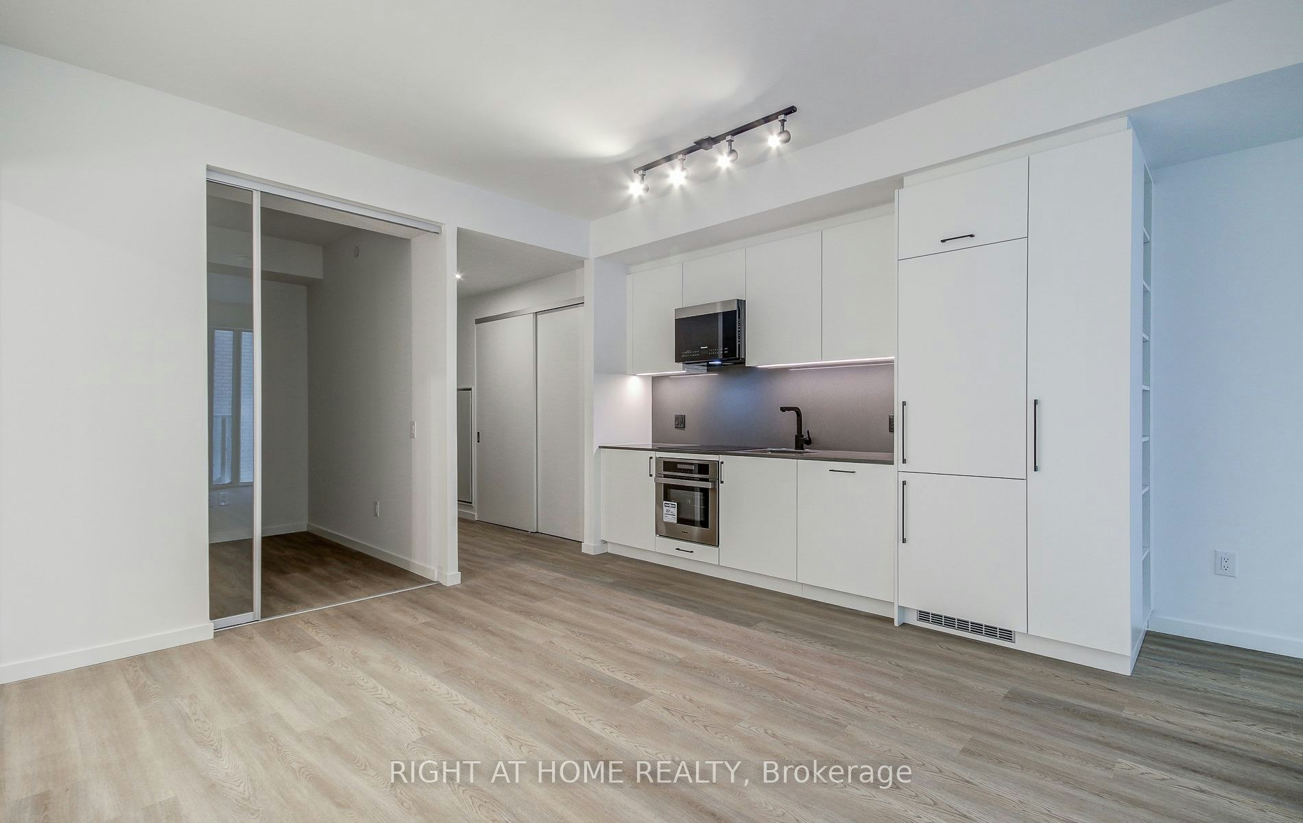 504-689 The Queensway N/A, Toronto, ON, M8Y 0C8 - 10