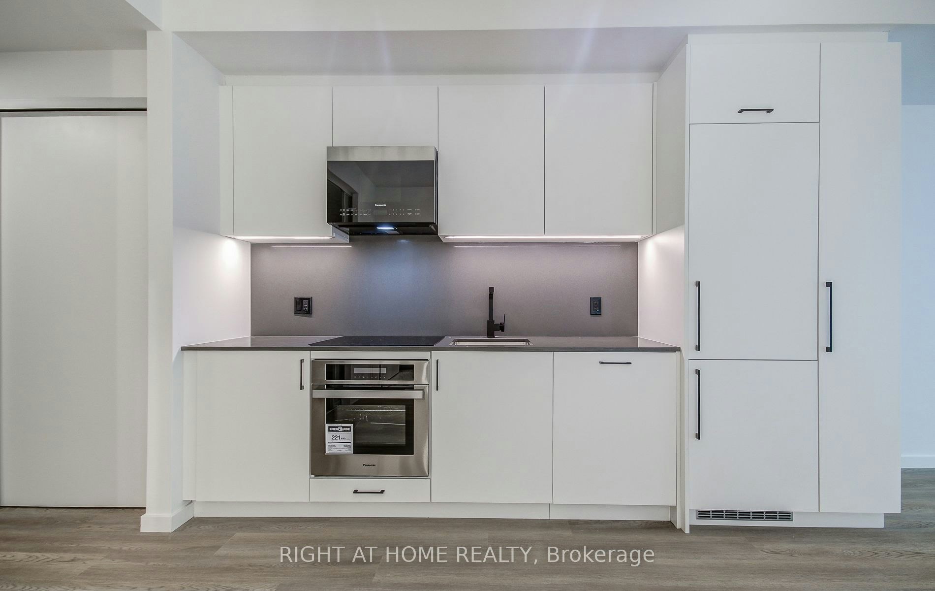 504-689 The Queensway N/A, Toronto, ON, M8Y 0C8 - 13