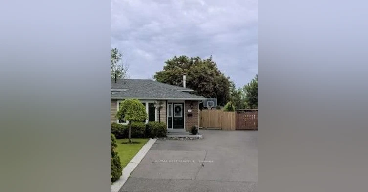 844 Eaglemount Crescent, Mississauga, ON, L5C 1N9