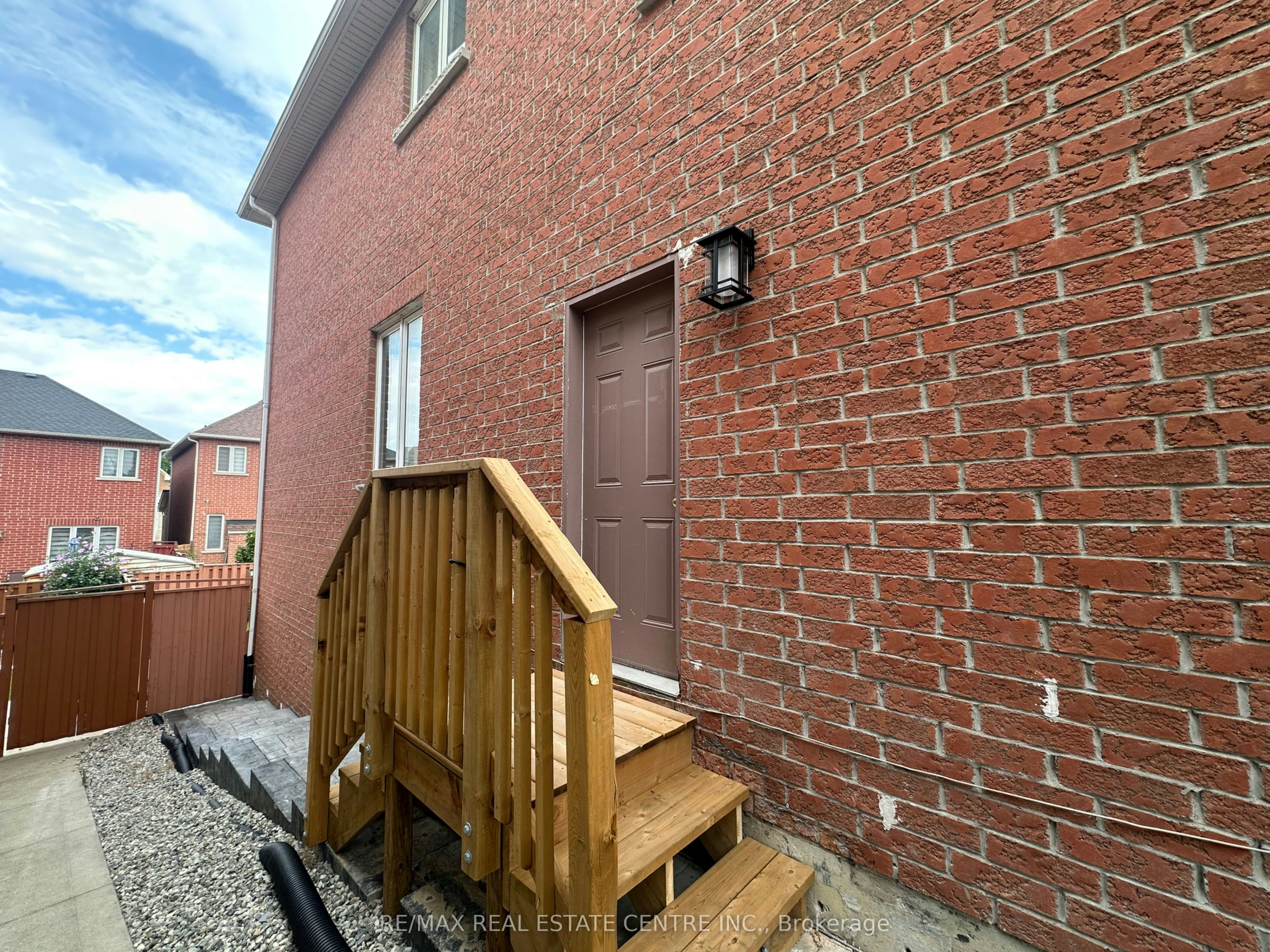 Basement Apartment-23 Oblate Crescent, Brampton, ON, L6Y 0K2 - 2