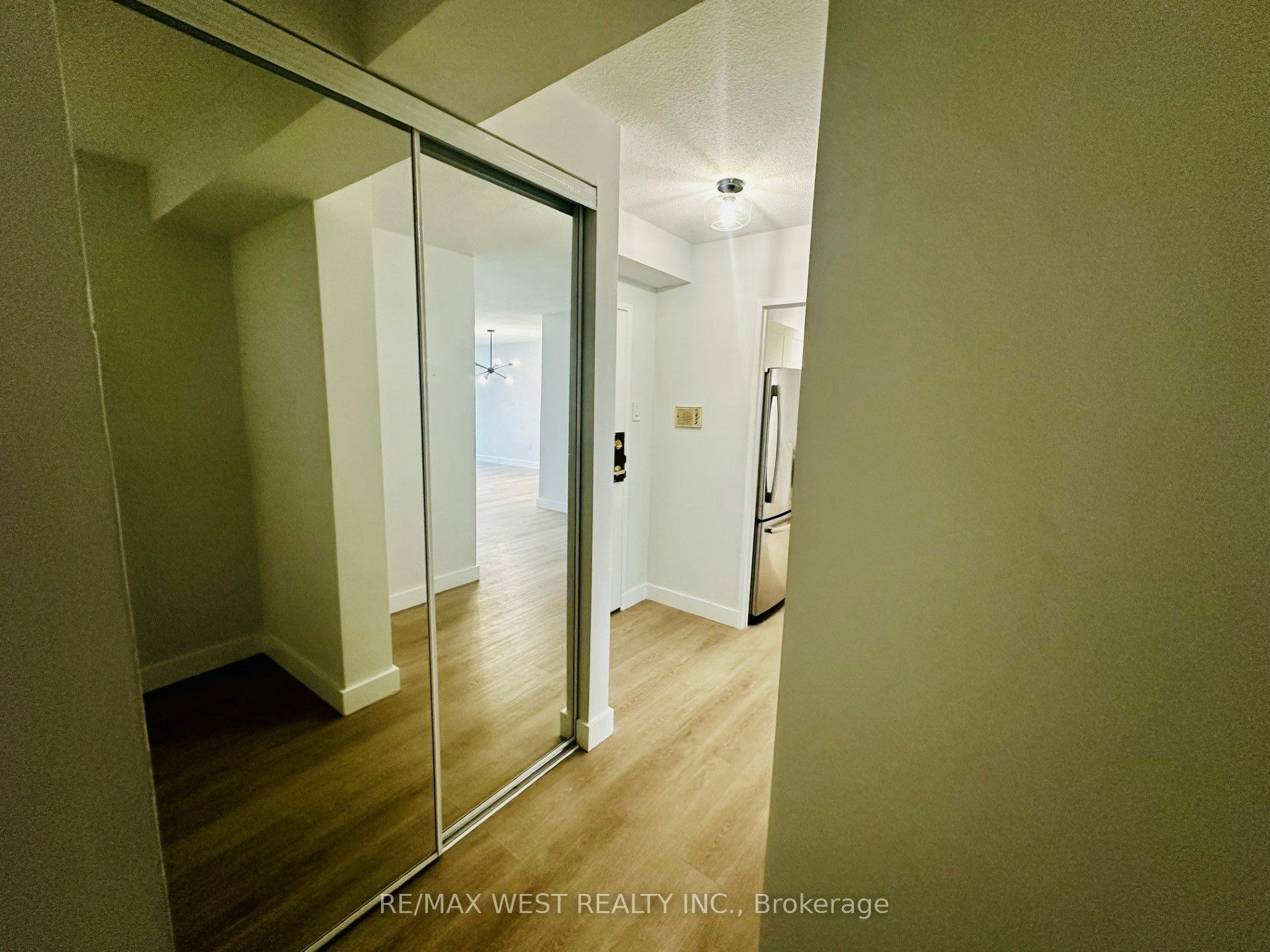 211-75 Emmett Avenue, Toronto, ON, M6M 5A7 - 13